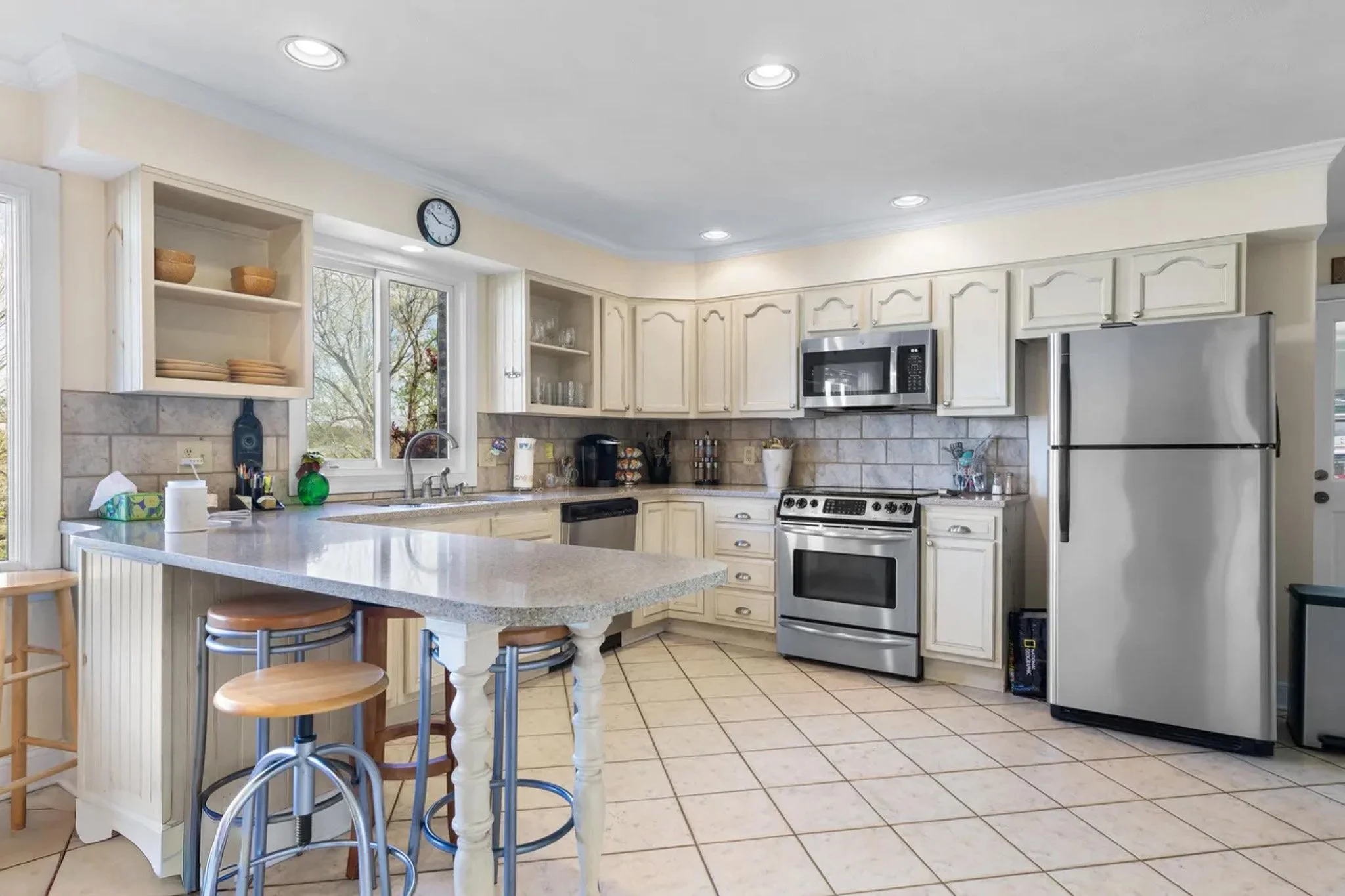 Kitchen Before-2.jpg