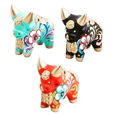 In spirit of the #FullMoon in #Taurus #♉ I will be doing readings on FB live tonight. To be selected, guess the color of the cereamic bull I choose earlier. 💙🖤❤