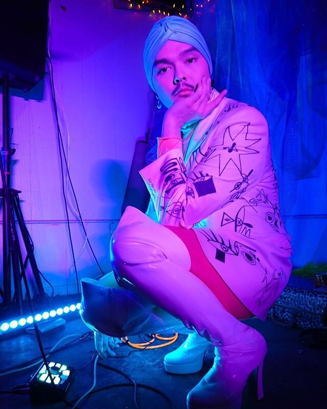 The @harley.deville show ☁️ 🌙 💫 
Photo by @natsmallz