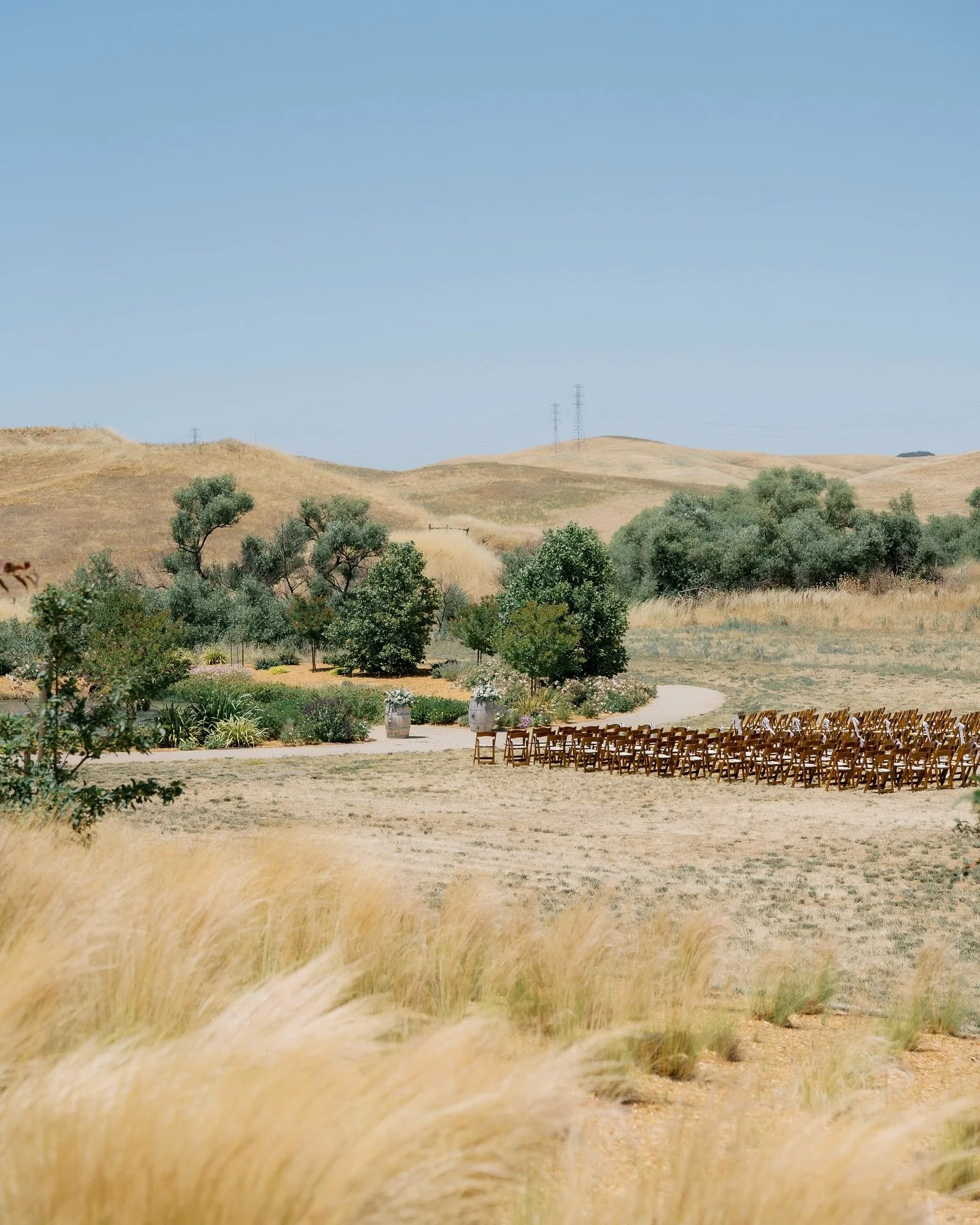 The perfect &lsquo;I do&rsquo; view ✨

📸 @alexandriamarie.photo 

#EventVenue #TheBarn #GamboniniFamilyRanch #Weddings #NowBooking #SonomaCounty #2026Bride #2027Bride