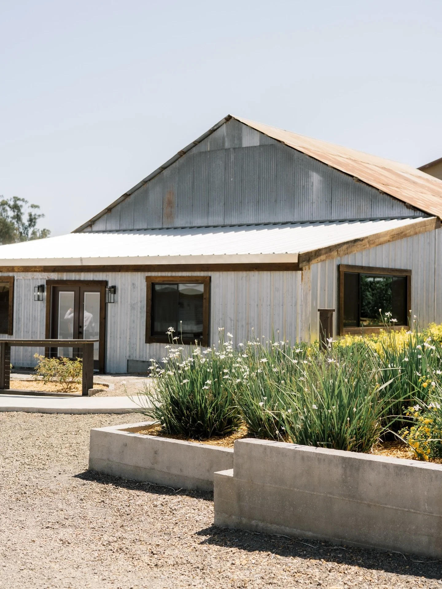 The Groom&rsquo;s Quarters &mdash; the perfect getting ready spot for the boys

📸: @alexandriamarie.photo 

#2026Bride #2027Bride #EventVenue #WeddingVenue #SonomaCounty #Weddings #BarnWedding #NowBooking