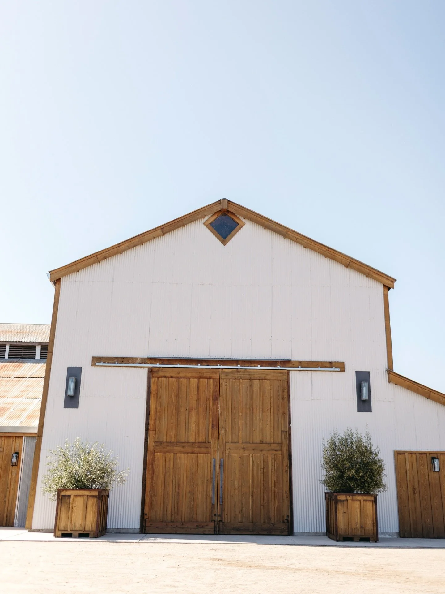 Gorgeous views on the ranch 🤍

Photo credit to @amariproductions 

#2026Bride #2027Bride #EventVenue #WeddingVenue #SonomaCounty #Weddings #BarnWedding #NowBooking