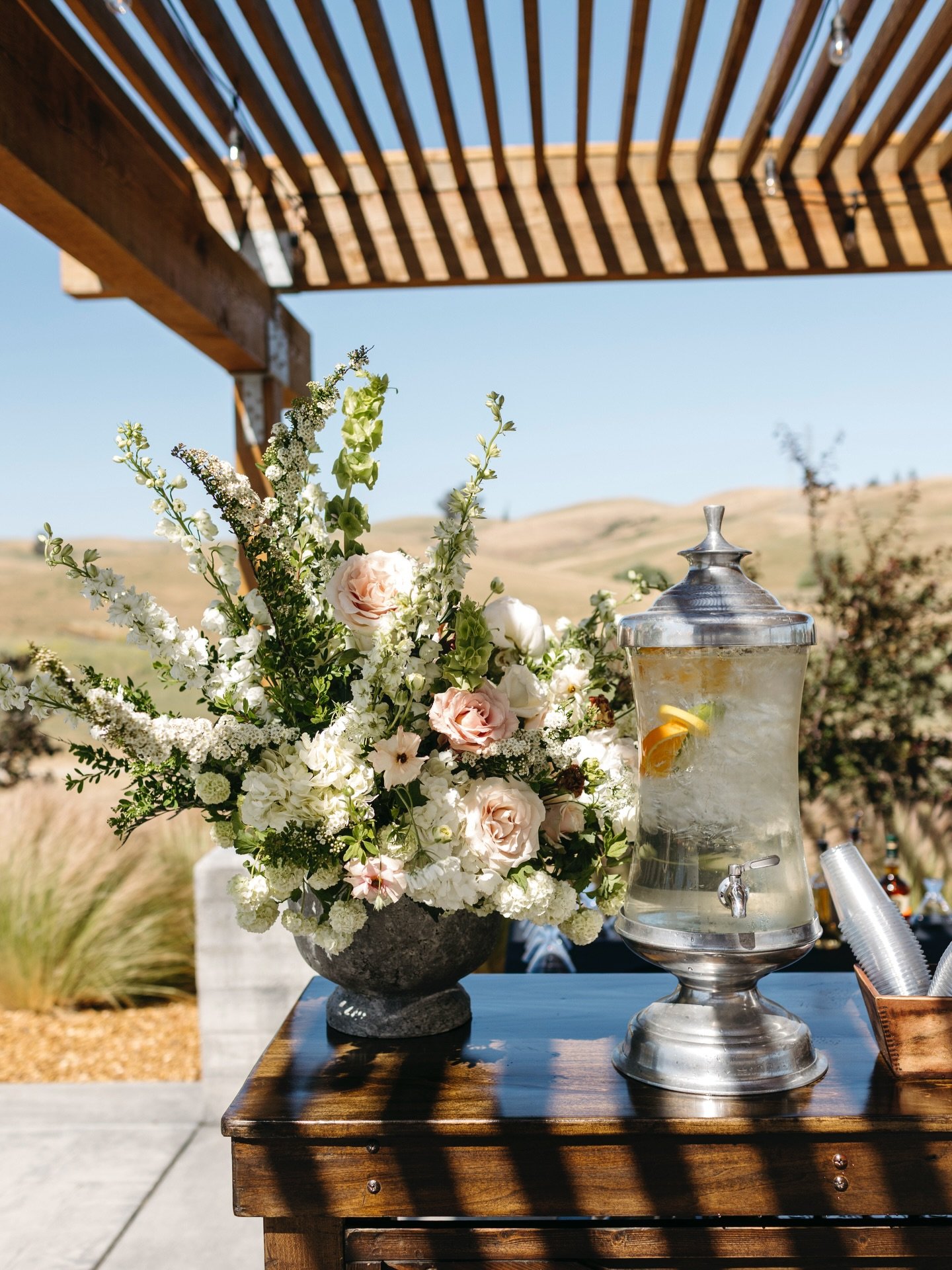 Stunning details🤍

planning and design: @joyfullygathered 
photo: @meganeguerrero @amariproductions 
video: @amariproductions 
florals: @vandafloraldesign 
rentals: @encoreeventsrentals 
signage: @shimmerandstain 
catering: @preferredsonomacaterers 