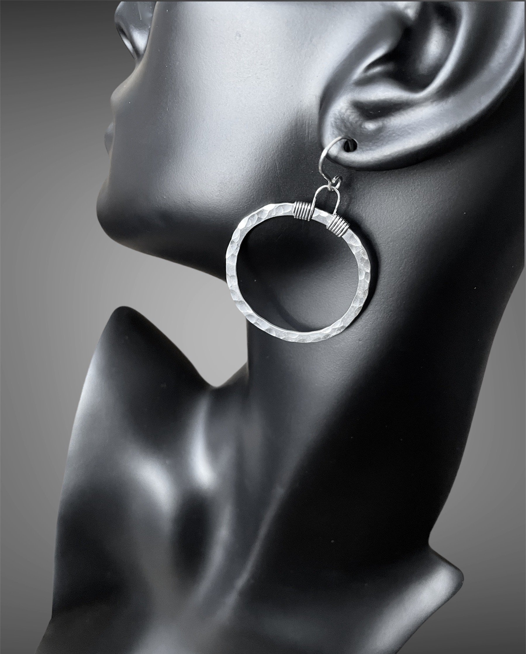 Signature Hoop Earrings Lg c.jpeg