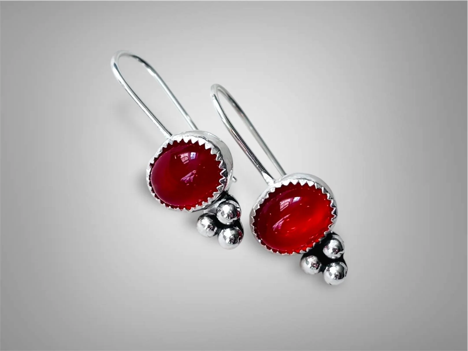 Oval Set w:Trpl Ball Red 3.jpg