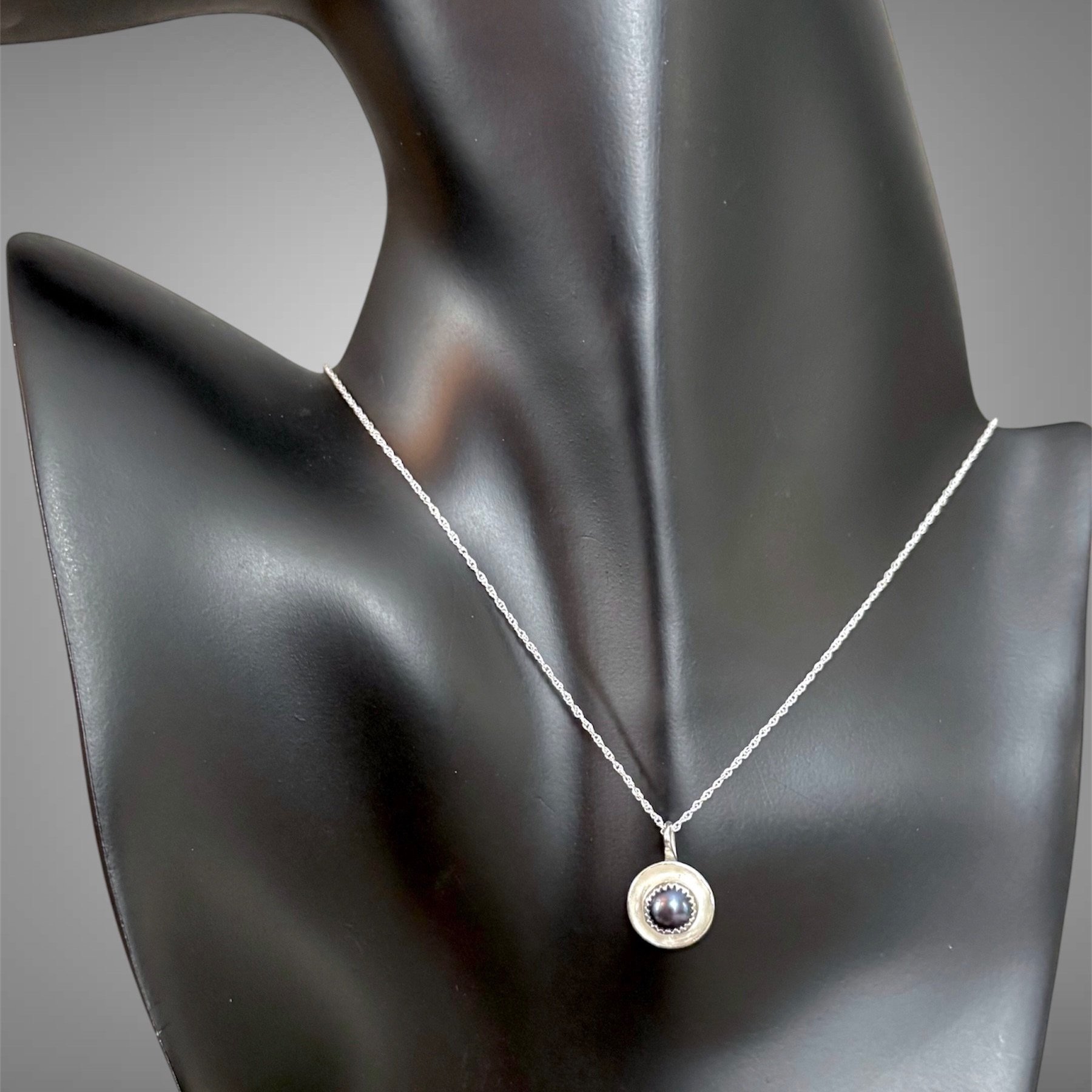 Concave+Disc+w+fwp+Blue+Necklace+Model.jpg