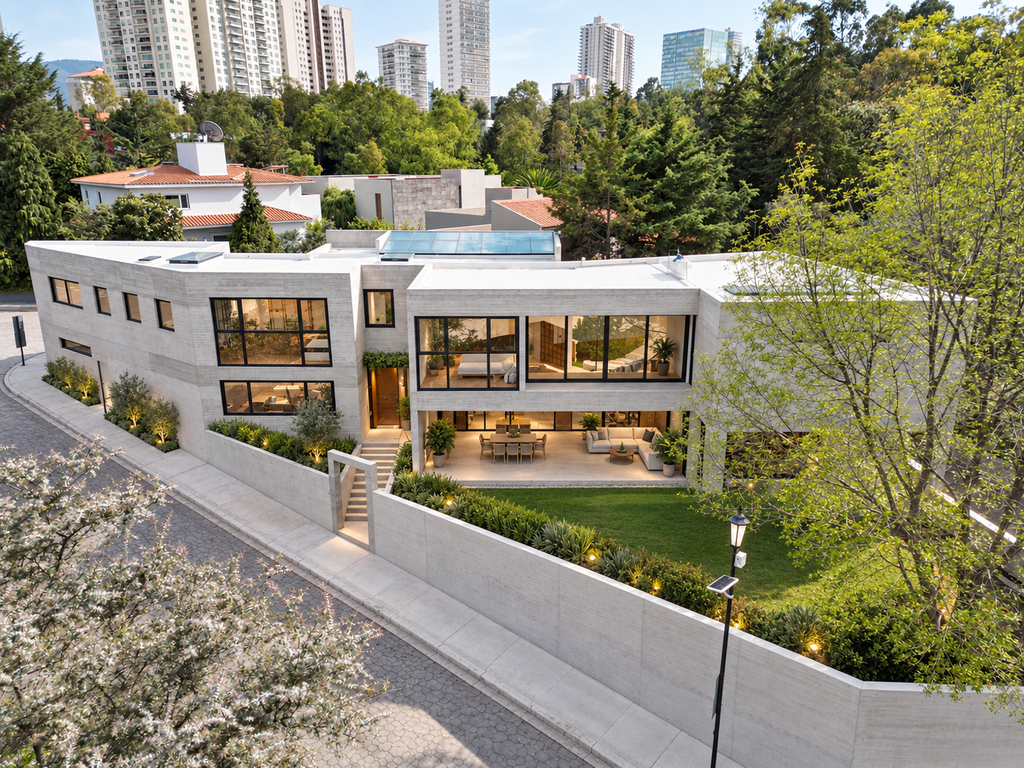 Proyecto residencial contemporáneo de JG ARQS en Ciudad de México, con arquitectura de concreto, jardín y terraza terminada.