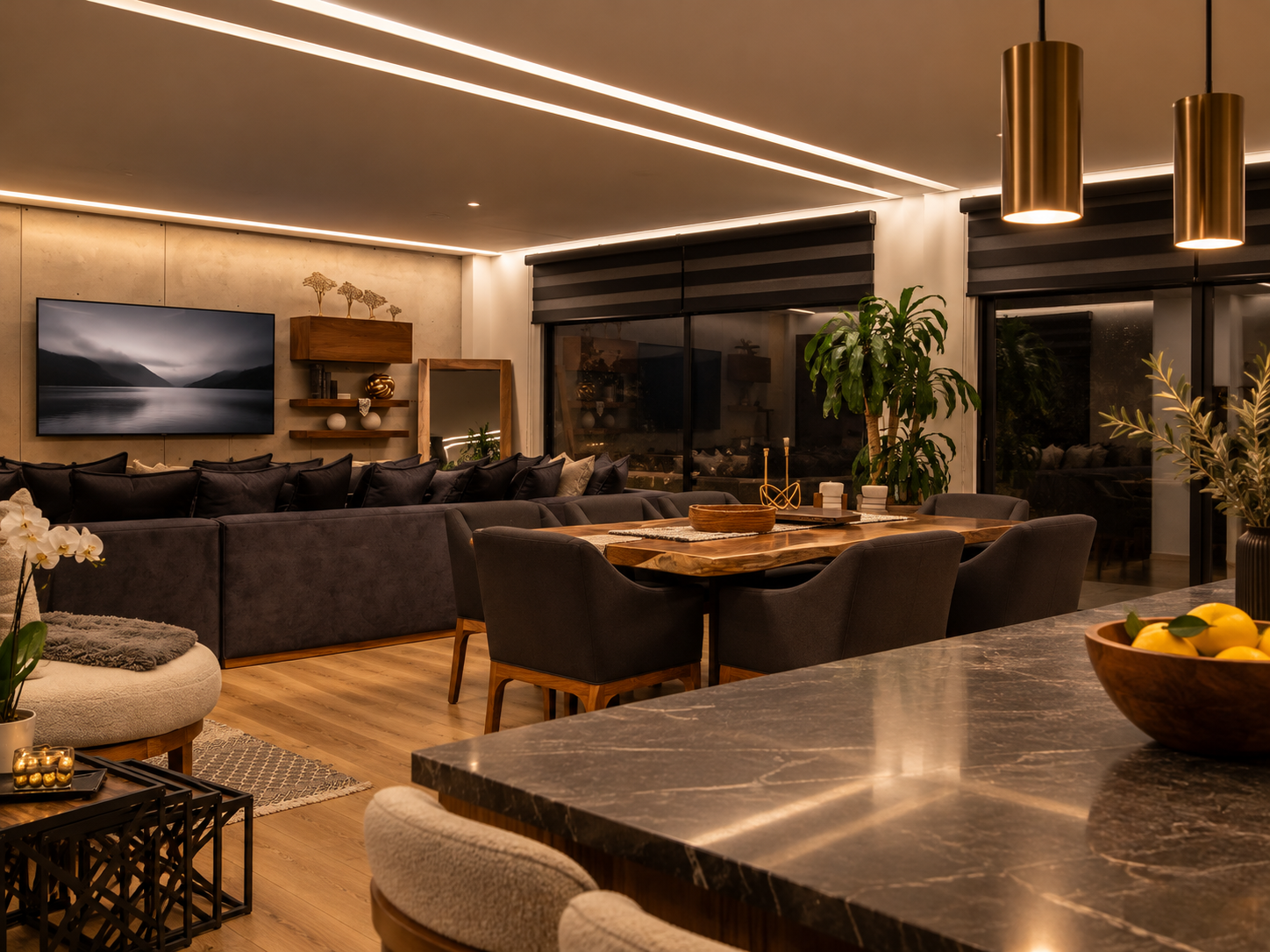 Vista amplia de la sala, comedor y cocina de Casa 6 con iluminación lineal en plafón.
