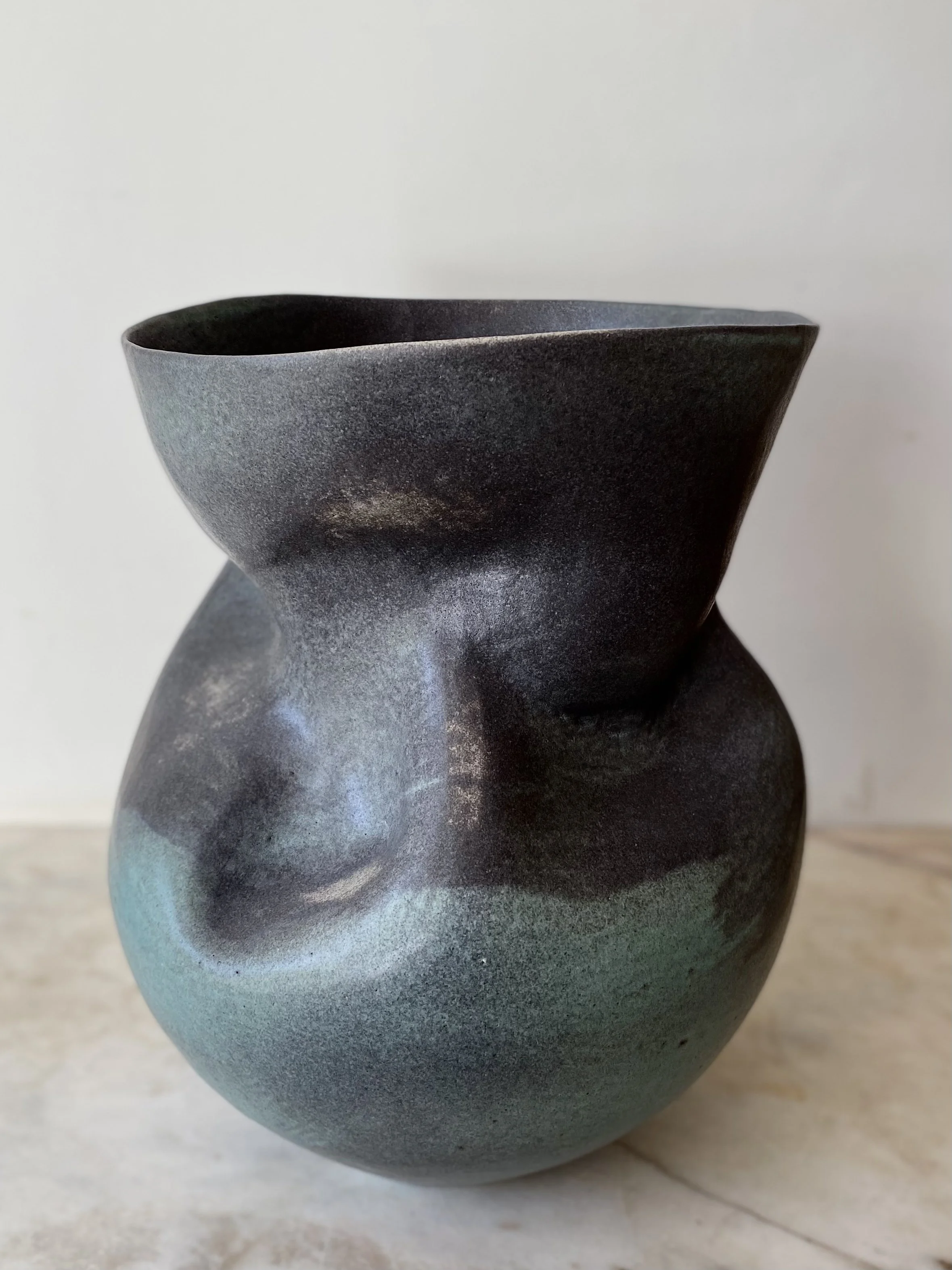 Black:blue vase 3.jpg
