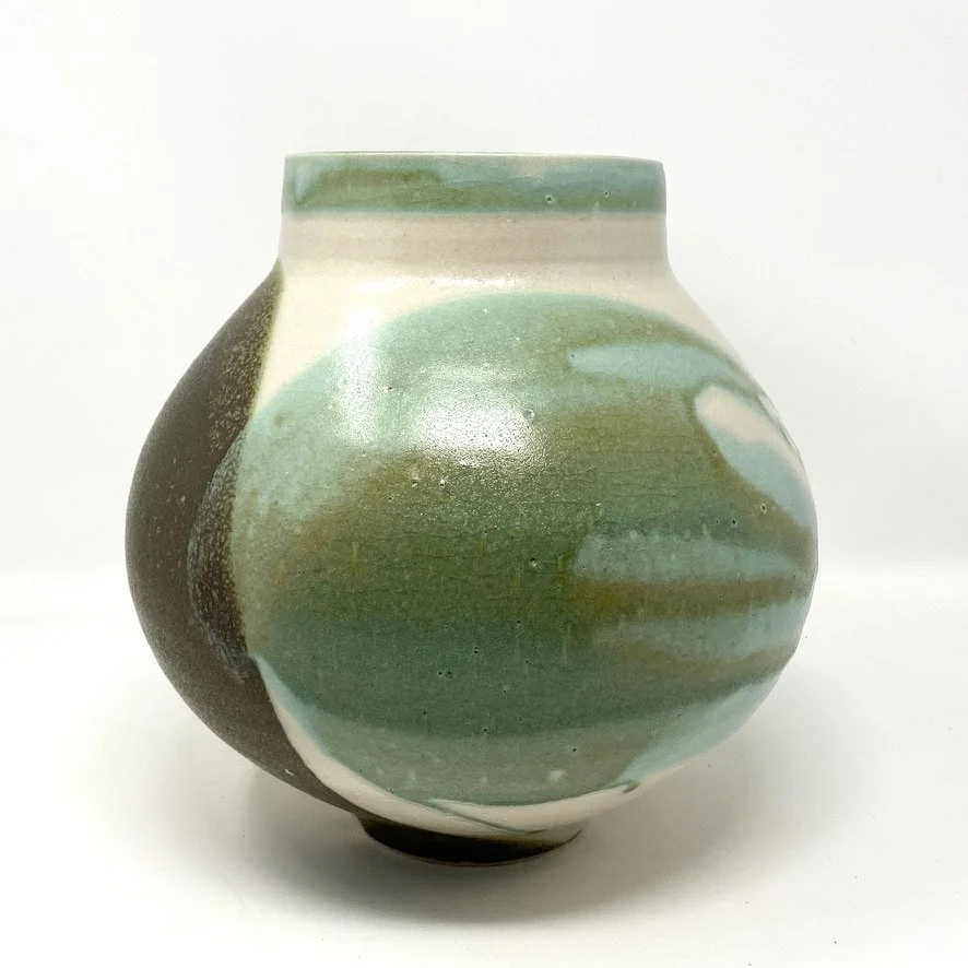 Round hydrous vase 1.jpg