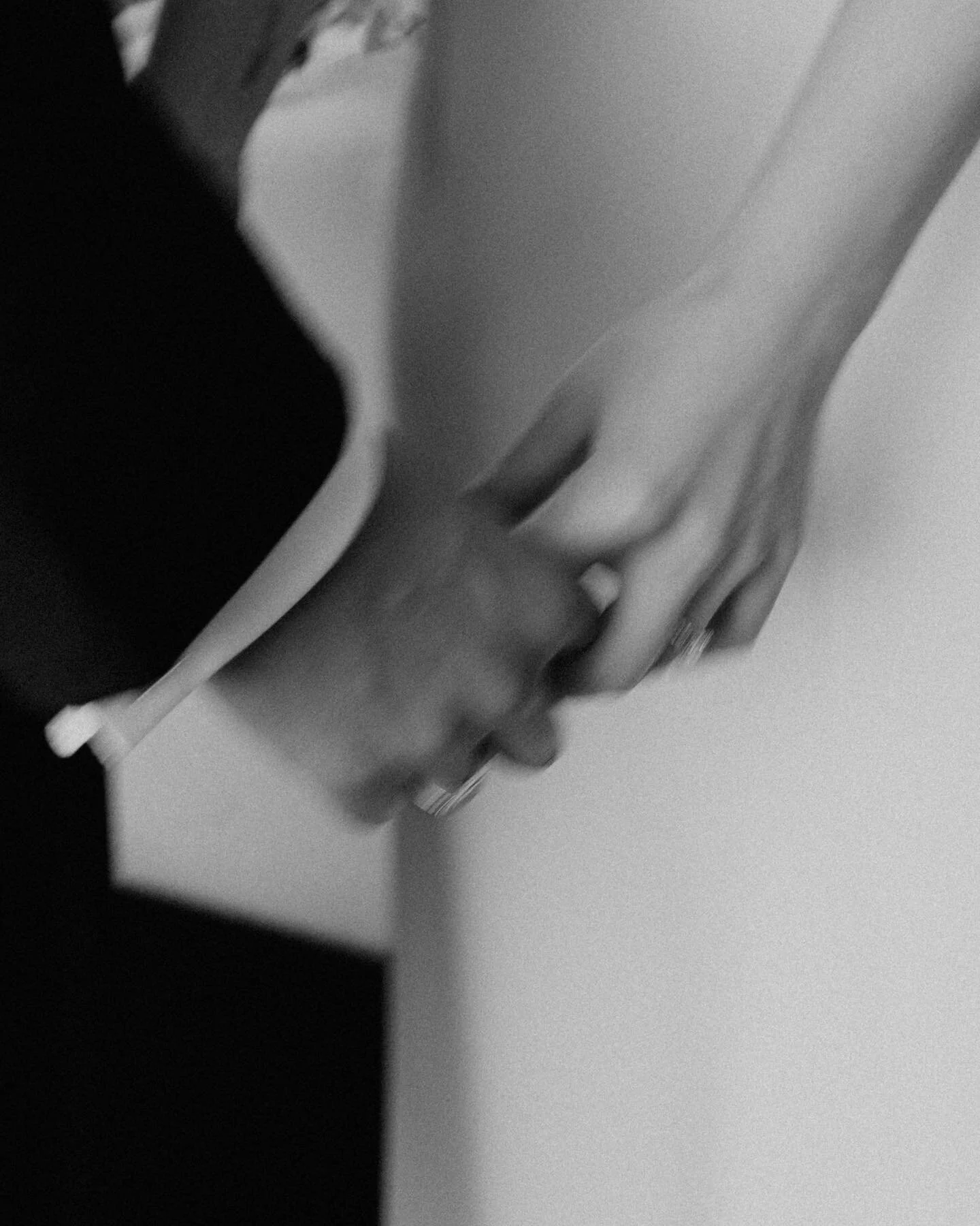 Going into the weekend with a good dose of tenderness. :’)
I loved Abby and Julian’s wedding day. Editing through the first photos of the season always feels like a big creative rush. Sets such a good tone for the year and makes me excit