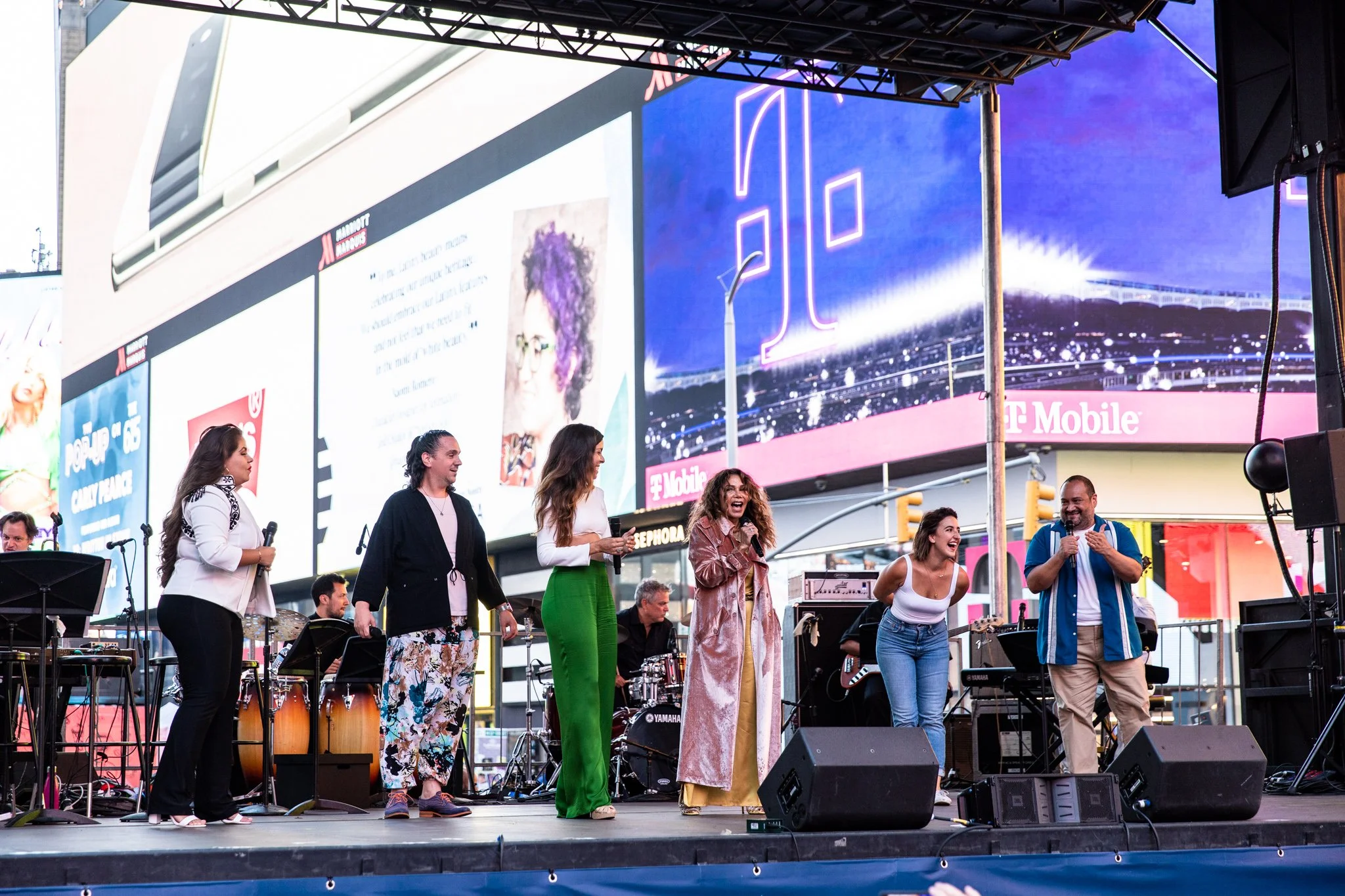 55_Curtain Up_Viva Broadway_Florencia Cuenca_Henry Gainza_Claudia Mulet_Daphne Rubin-Vega_Natalie Caruncho_David Baida 2.JPG