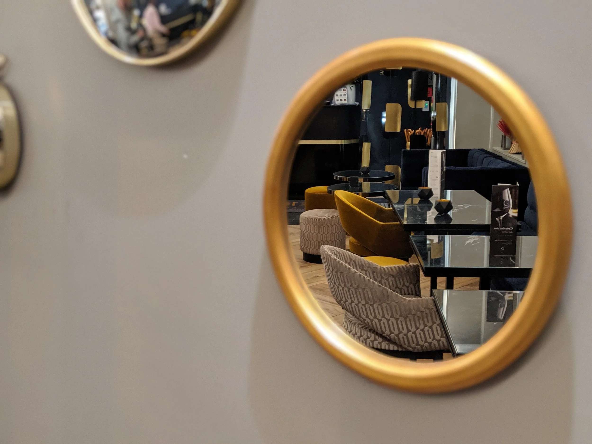 paris_le10bis_mirror.jpg