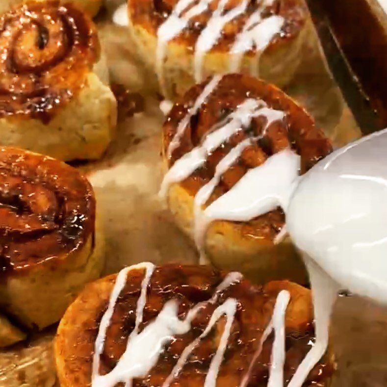 Do you have your take &amp; bake cinnamon rolls for the weekend? 

Pick up a six-pack at @pacifichealthfoods or @beaconcoffee (ojai location only) any day. 

Or order online for Ojai pickup this weekend. 

Want a freshly baked cinnamon roll RIGHT NOW