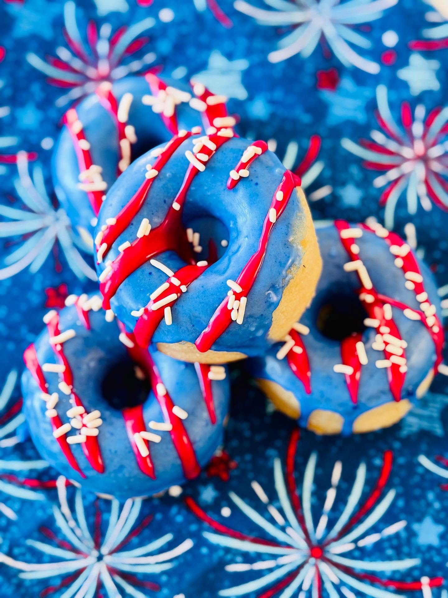 Fourth of July doughnuts are here🇺🇸❤️💙! Enjoy these festive, organic, gluten free, vegan, naturally-colored doughnuts today through July 5th. DM or email us to place a large order for your weekend celebration!

#glutenfreedoughnuts #donutsofinstag