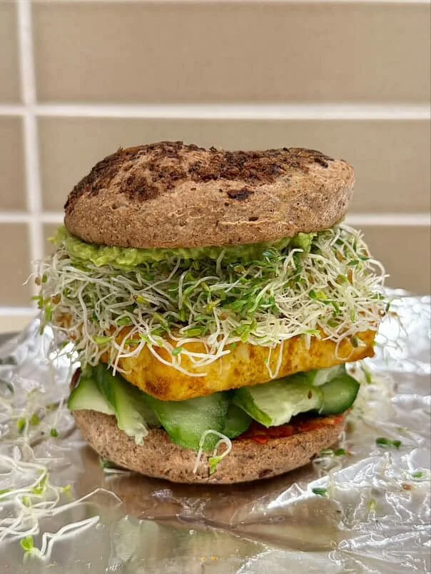 Beautiful breakfast bagel creations by @nutritionbylotta 😍😍. Find our organic, vegan, gluten free bagels online for shipping across the US and at our local store front bakery. 
#bagelsbagelsbagels #glutenfreebagels #breakfastbagel
