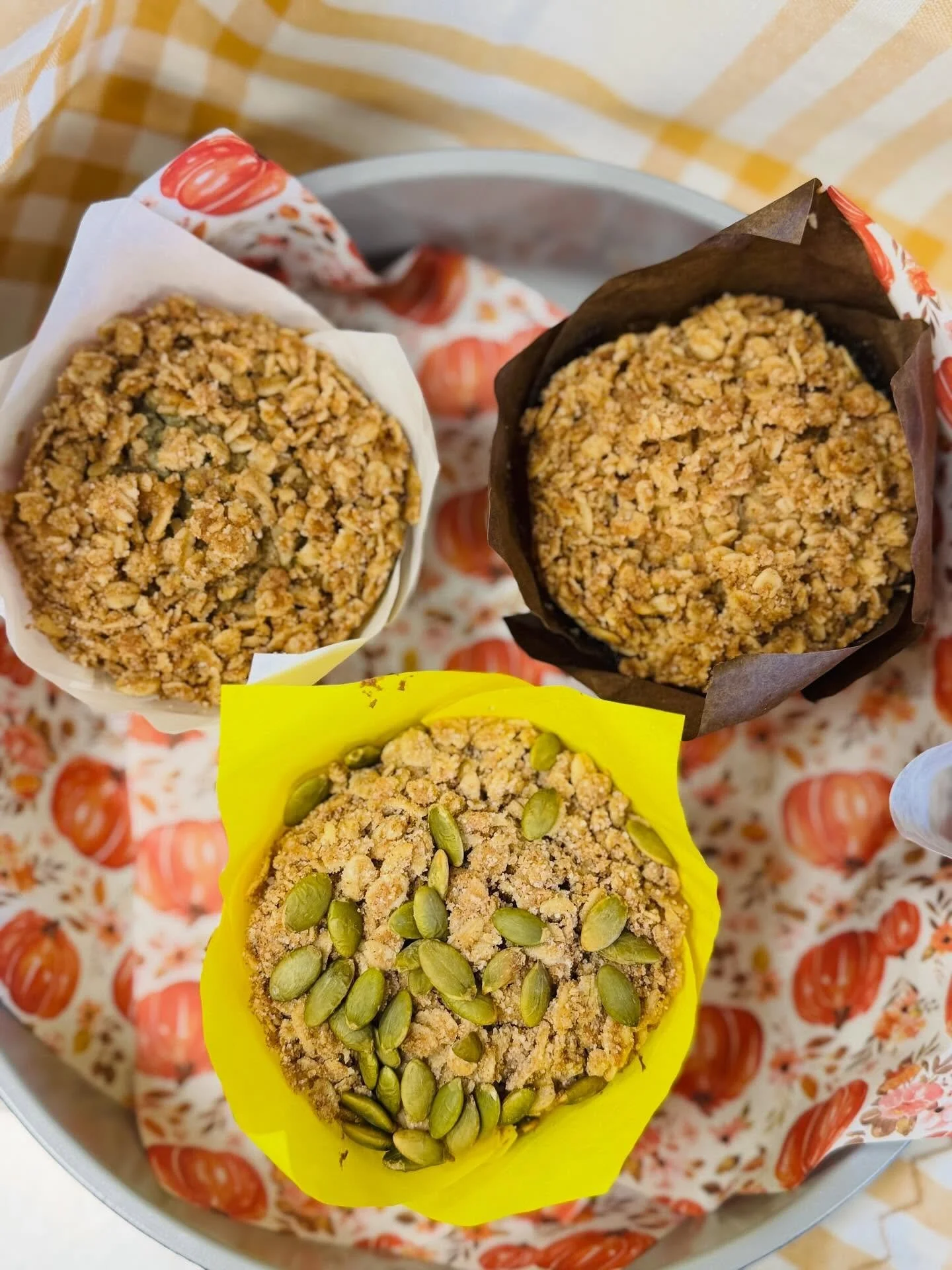 Our current muffin flavors are pumpkin, wild blueberry and chocolate chip. Each flavor is topped with our signature oat crumble! Muffins can be purchased individually or in packs of four. They also store great in the freezer!
#glutenfreemuffins #pum