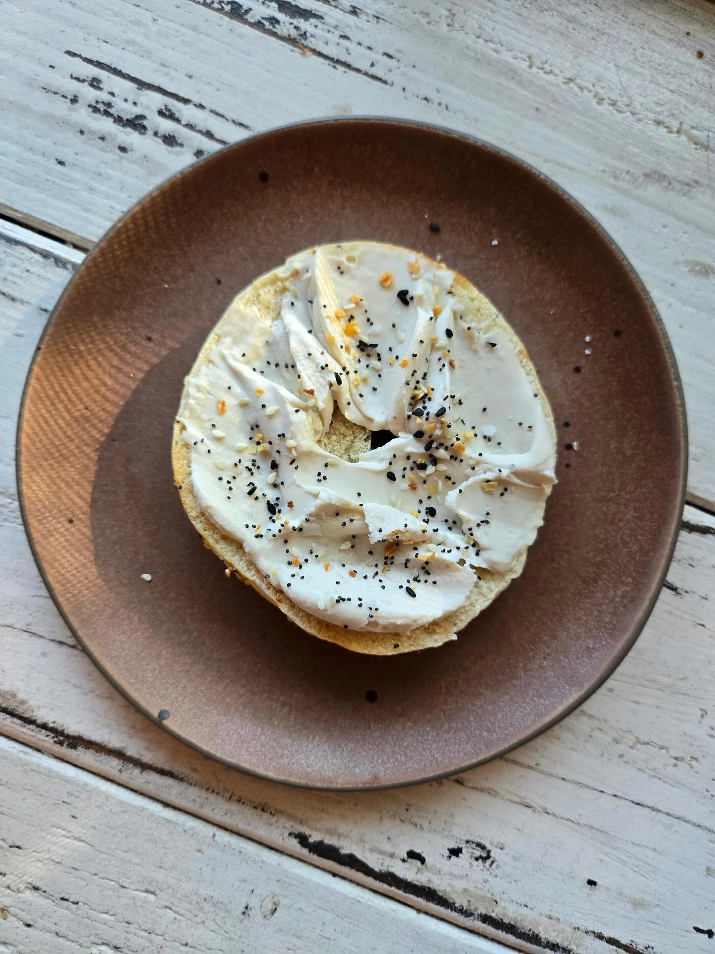 We’re now carrying the delicious (and nutritious) plant-based @montysnyc cream cheese! Delicious on our buckwheat bagels 🥯 or sourdough crackers. Pick some up in the refrigerated section at the bakery today!
#plantbasedcreamcheese #vegancream