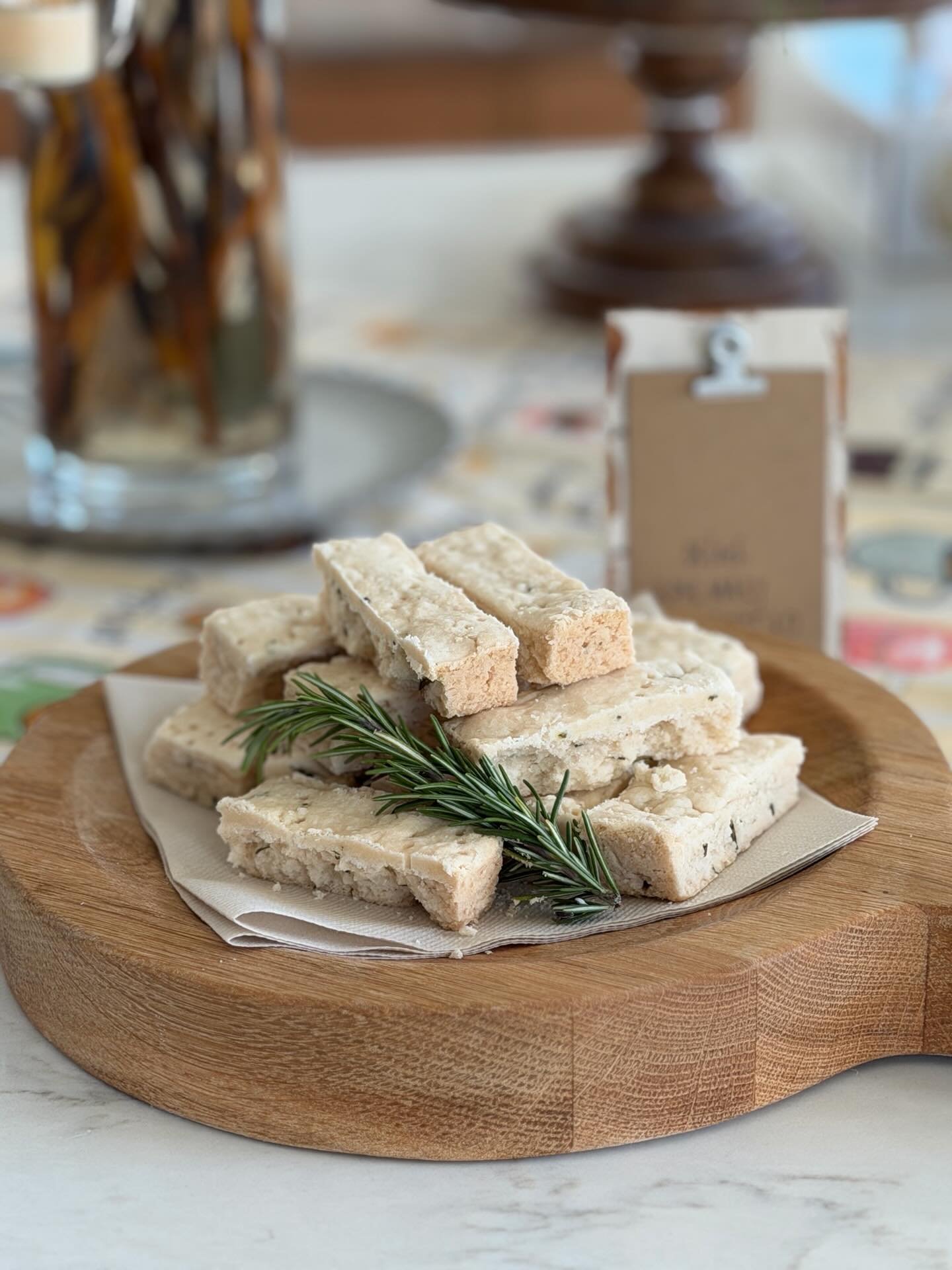 One of our amazing customers hosted a bridal shower with SunOven rosemary shortbread and sourdough crackers😍😍. We love to see it!

#bridalshowerfood #glutenfreecrackers #shortbreadcookies