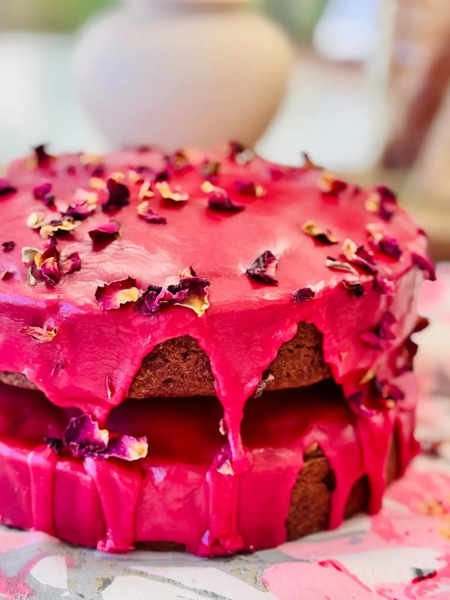 Our Valentine menu is live on our website💘and our NEW rose petal Valentine Cake is perfect for you and your special someone to share. Pre-order now to guarantee availability!

#valentinemenu #sweetheartcake #glutenfreecakes