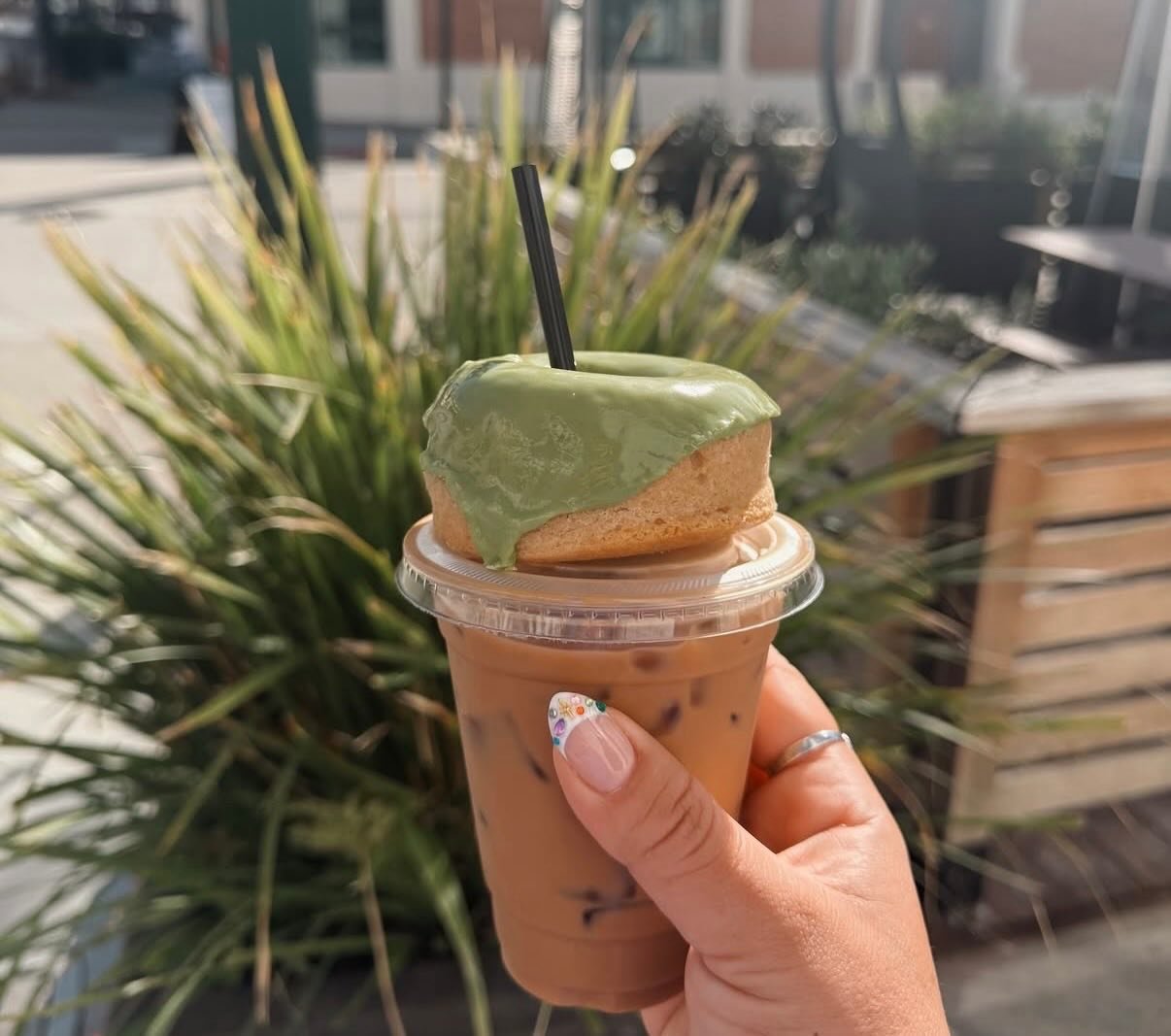 Happy Monday friends! Ginger matcha doughnuts are popping up at so many of our retail locations🤗. 

And you can&rsquo;t go wrong with a @palmandboy latte and a doughnut☕️🍩.

*DM us for a list of locations that currently offer our seasonal doughnuts