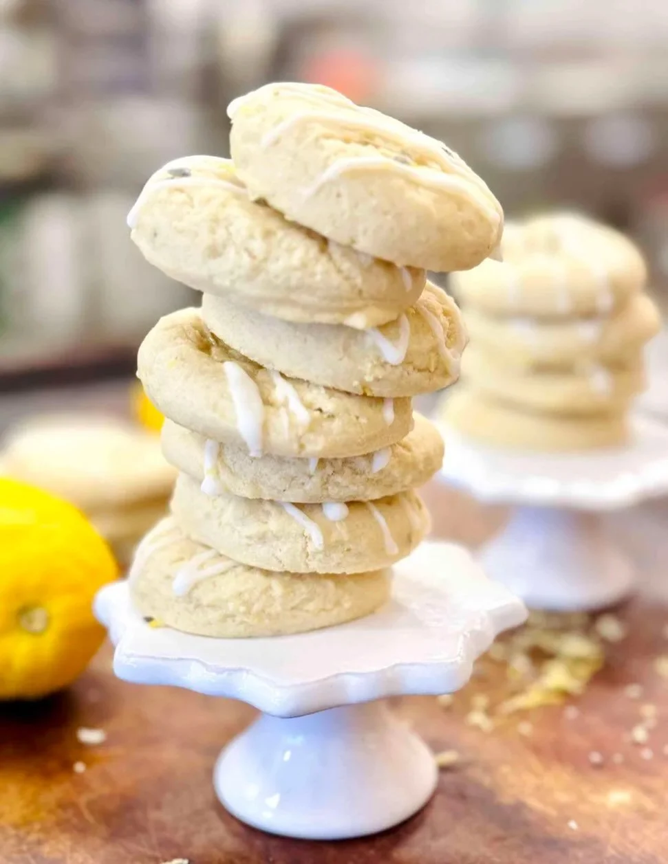 Lemon Lavender tea cookies are here🍋! Made with locally grown organic lavender seeds and organic lemons, these tea cookies are delightful. 

Find them in packs of five in our bakery fridge or order online for local pickup or US shipping.

#lemonlave