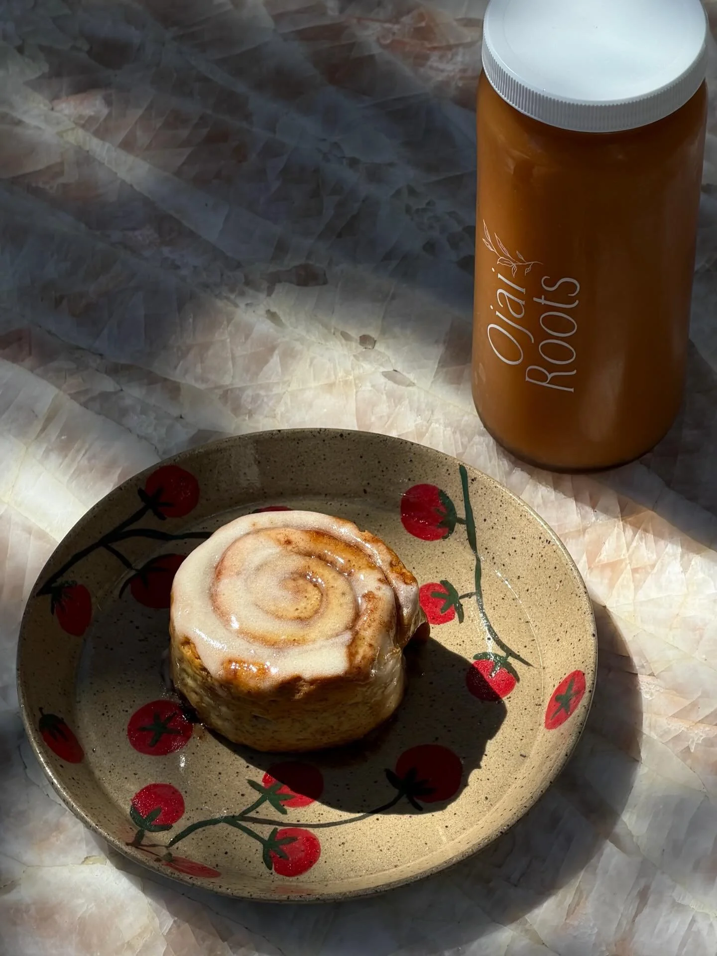 Our v/gf cinnamon rolls are now available daily at @ojairoots☀️.

#visitojai #glutenfreecinnamonrolls