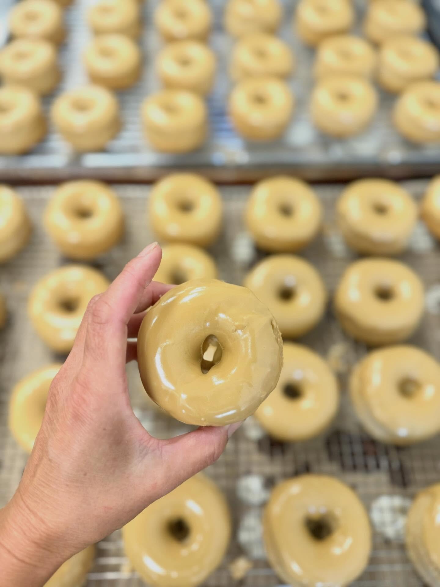 You can never go wrong with a classic😍. 

#mapledonut #glutenfreedonut #happytuesday