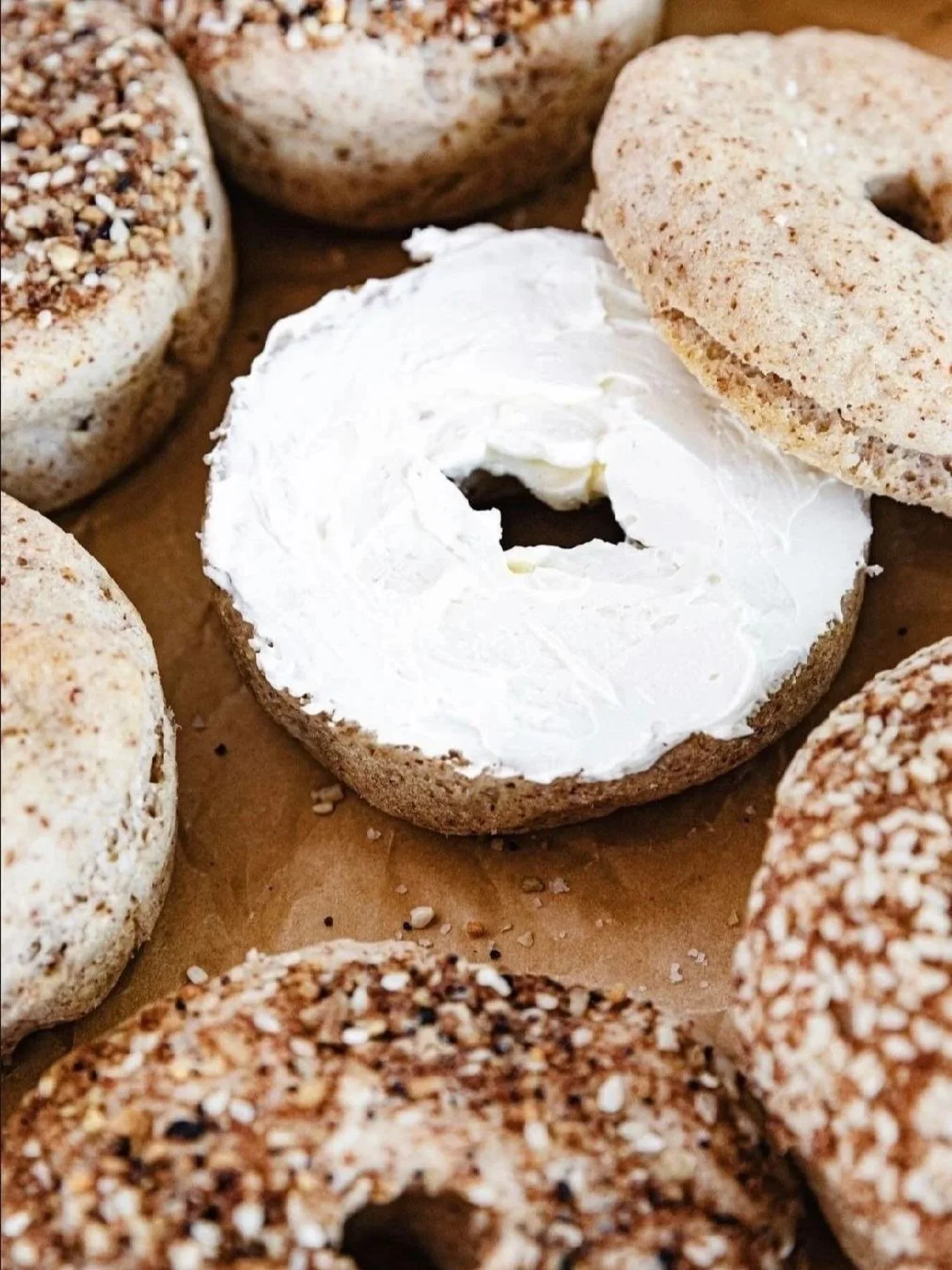 &ldquo;Hadn&rsquo;t had a bagel in years until I ordered these gluten free, everything bagels. Toasted them twice until they were nice and crisp. Yum! Perfect with cashew cream cheese. Love that you ship.&rdquo; -Joan D. 💛💛

#everythingbagel #glute