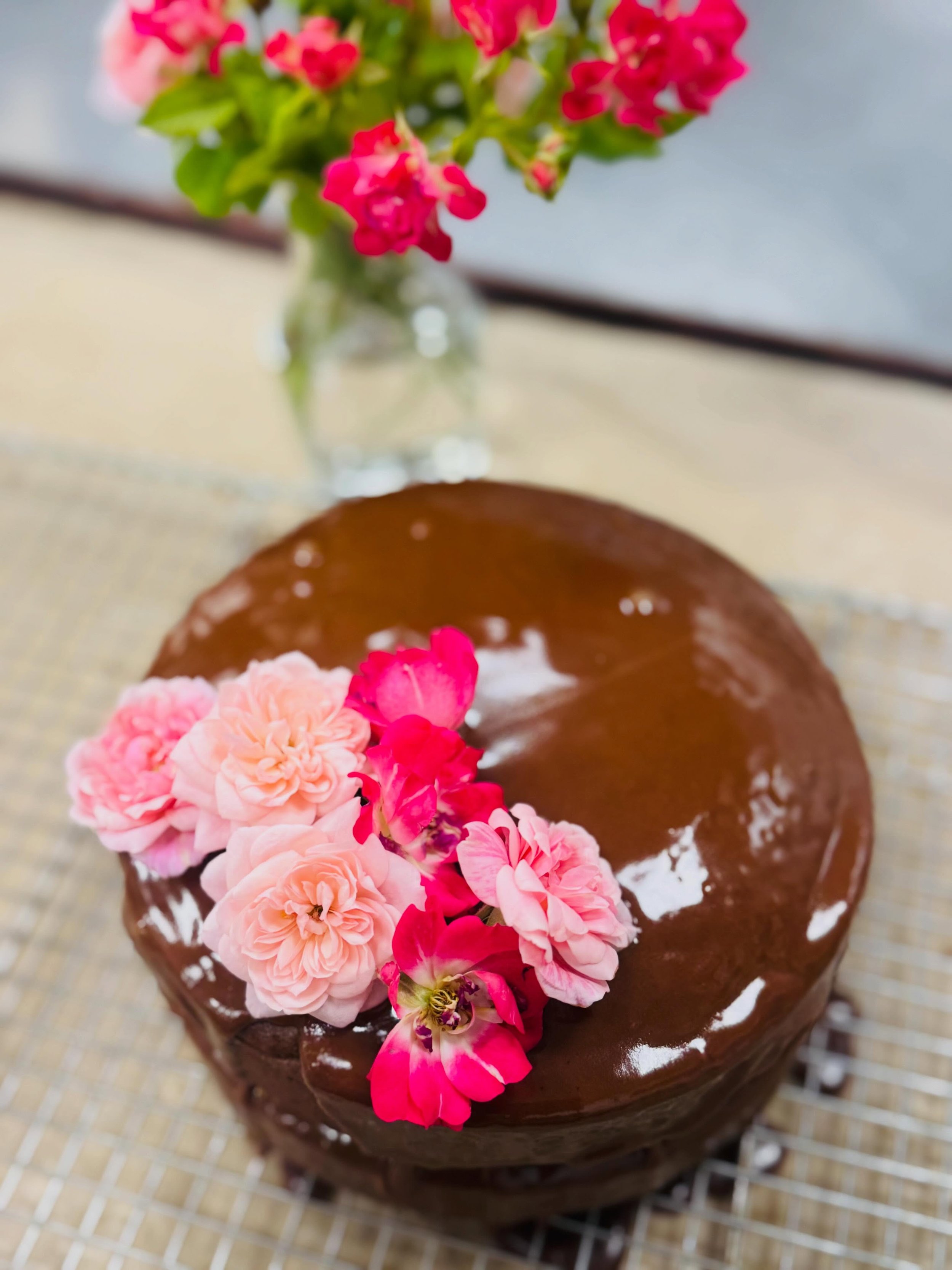 In need of a cake for a graduation party or Father&rsquo;s Day celebration? Custom cakes are always available for local pickup from our bakery! Choose your layers, flavors, frosting and topping! 

#graduationcake #gradseason #fathersday #glutenfreeca