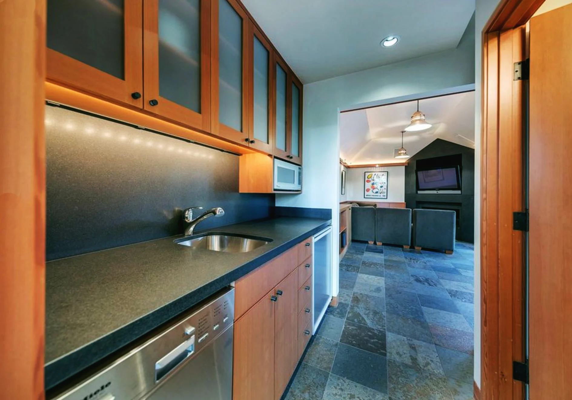 poolhouse-kitchen-adj.jpg