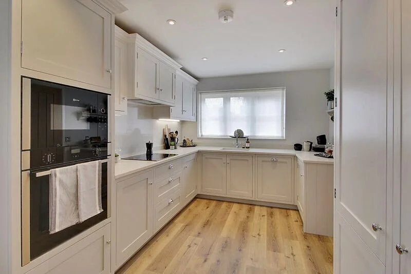 Bespoke in-frame kicthen