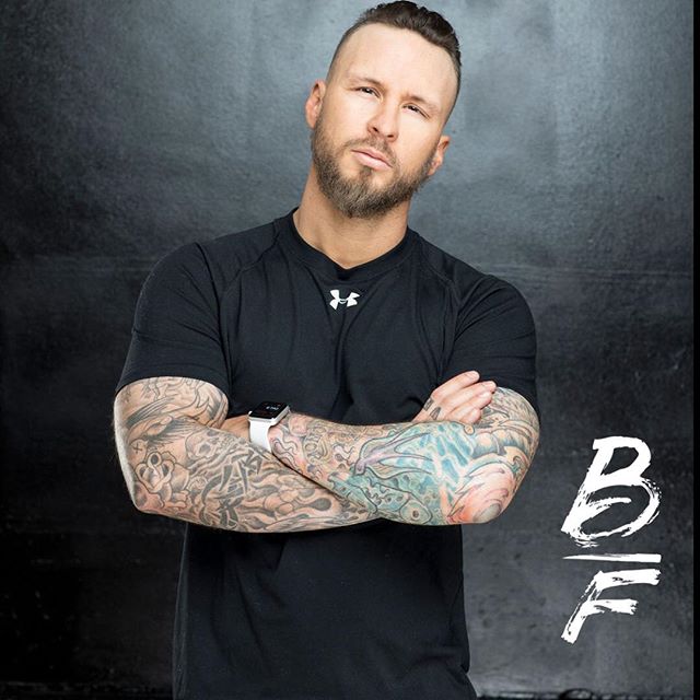 www.barrettfitness.ca is now live, up and running! Please feel free to go check it out, share and like and let people know. It’s taking us a long time to finally get it complete but we’re extremely proud of it. Drop us a line and let us know what you think. Big thanks to @laura.e.will for pushing me to make it the best I could. And amazing shoutout to @mayra_majano for bringing the whole vision alive with the amazing site. Much love and thanks to everyone involved. Let’s get out there and kill it now!
#fit #nutrition #fatloss #mmafighter #training #fitnessmotivation #fitnessfreaks #diet #dietplan #burnfatburn #workoutroutine #workoutmotivation #personaltrainer #trainer #nutritioncoach #mmatraining