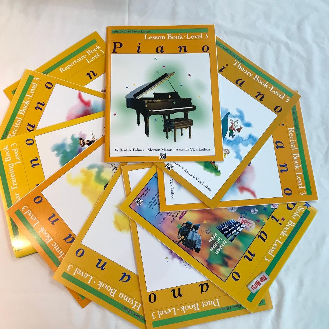 Alfred's Basic Piano Library: Popular Hits, Level 3