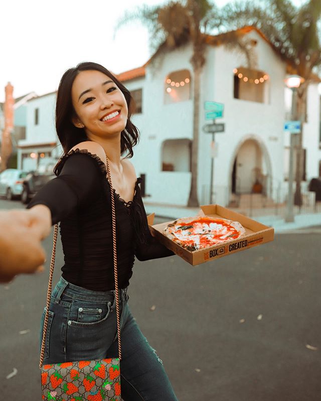 in pizza we crust 🍕👽 had some out of this world pizza at @michaelsonnaples via @visitlb this weekend 🥳 the pizza was so gooey that the cheese slid off when I was walking LOL do you have a favorite pizza? I love margarita pizza 🌿 #visitlb #thisisl