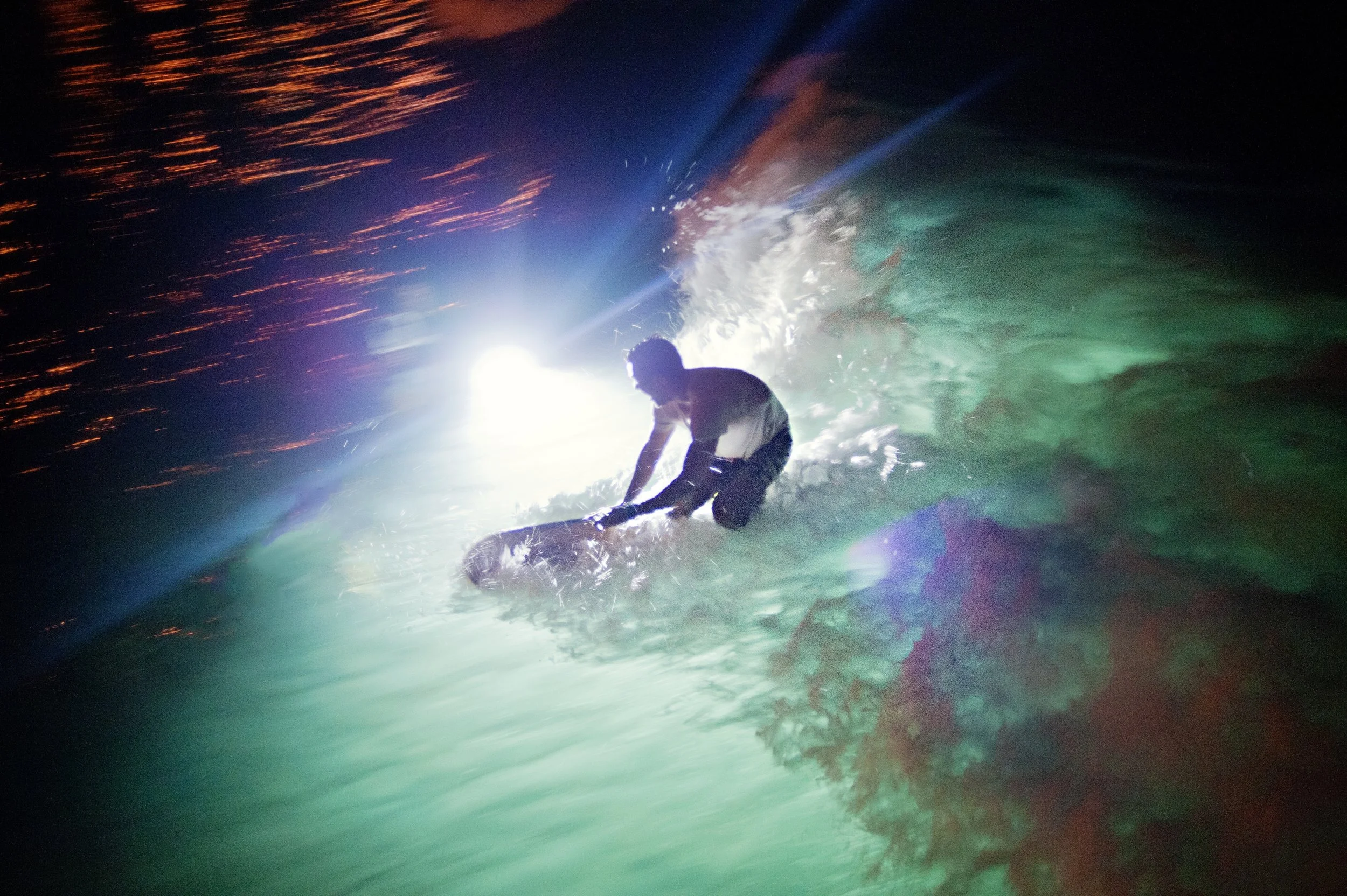 night_surfing_waikiki0012.jpg