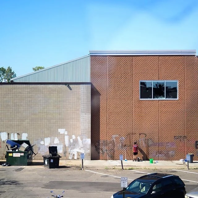 Even among the destruction, you can always look for those who are helping. .
.
.
#georgefloyd #justiceforgeorgefloyd #georgefloyd😔🙏🏽🙏🏽🙏🏽 #natgeoyourshot #natgeo #nytimes #washingtonpost #theatlantic #thetelegraph #blacklivesmatter #blacklivesm