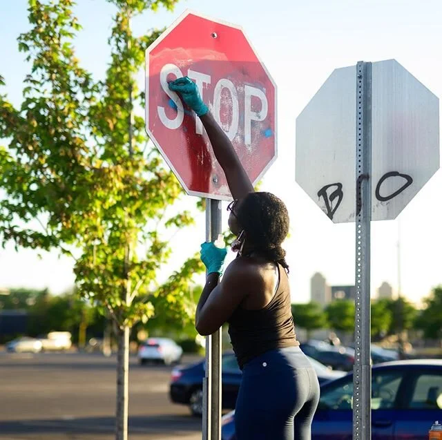 Here&rsquo;s what I&rsquo;ve been seeing everyday at the protests. Everyone cleaning and rebuilding the city, working together day by day. .
.
#georgefloyd #justiceforgeorgefloyd #georgefloyd😔🙏🏽🙏🏽🙏🏽 #natgeoyourshot #natgeo #nytimes #washington