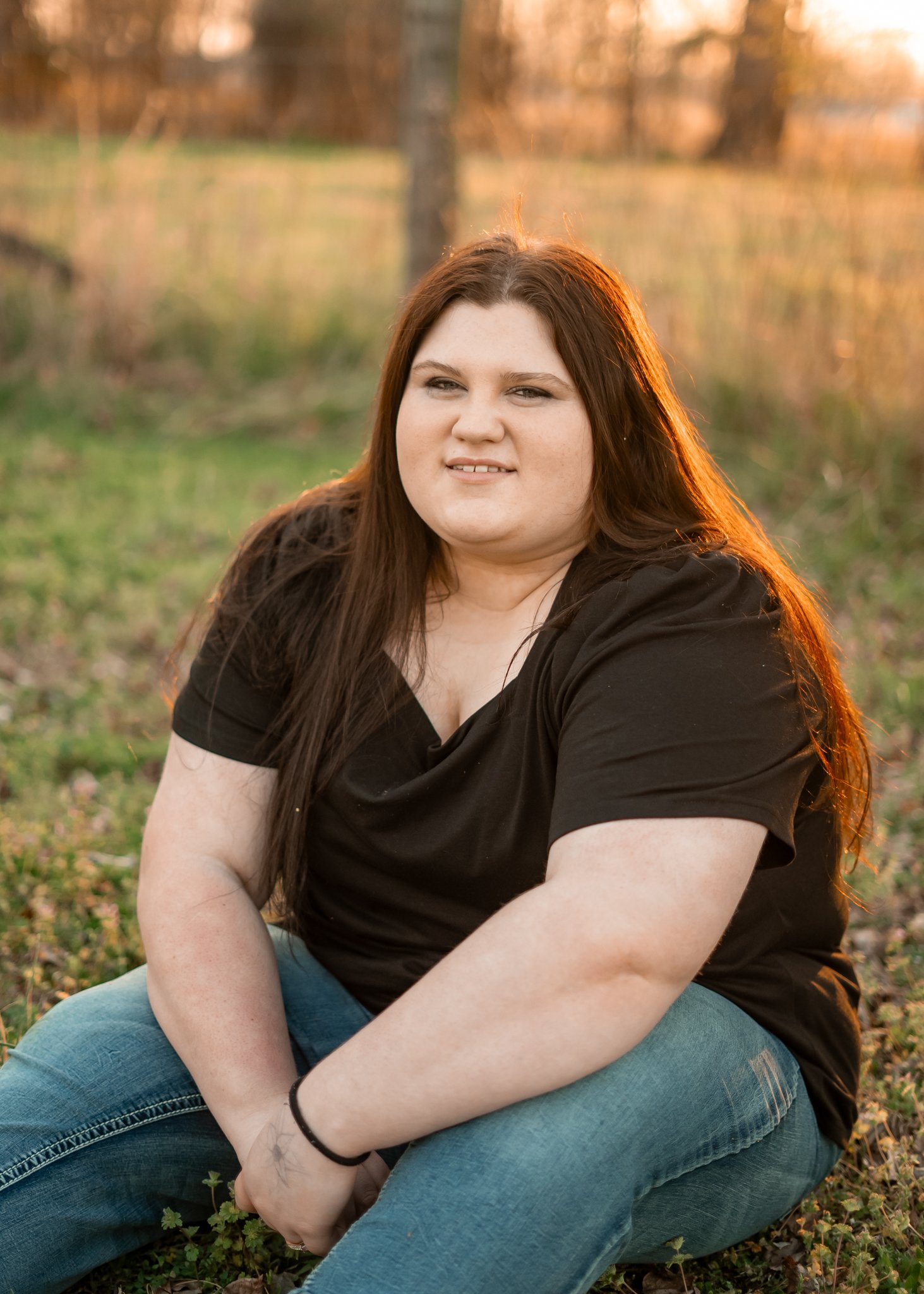  East Prairie Senior Portrait Session. Senior Photographer near Cape Girardeau Missouri. Golden Hour session with pond. Hobbies including four wheelers, fishing and drawing. Senior Session in Nature. Plus Sized Senior Portrait ideas. Poses for plus s