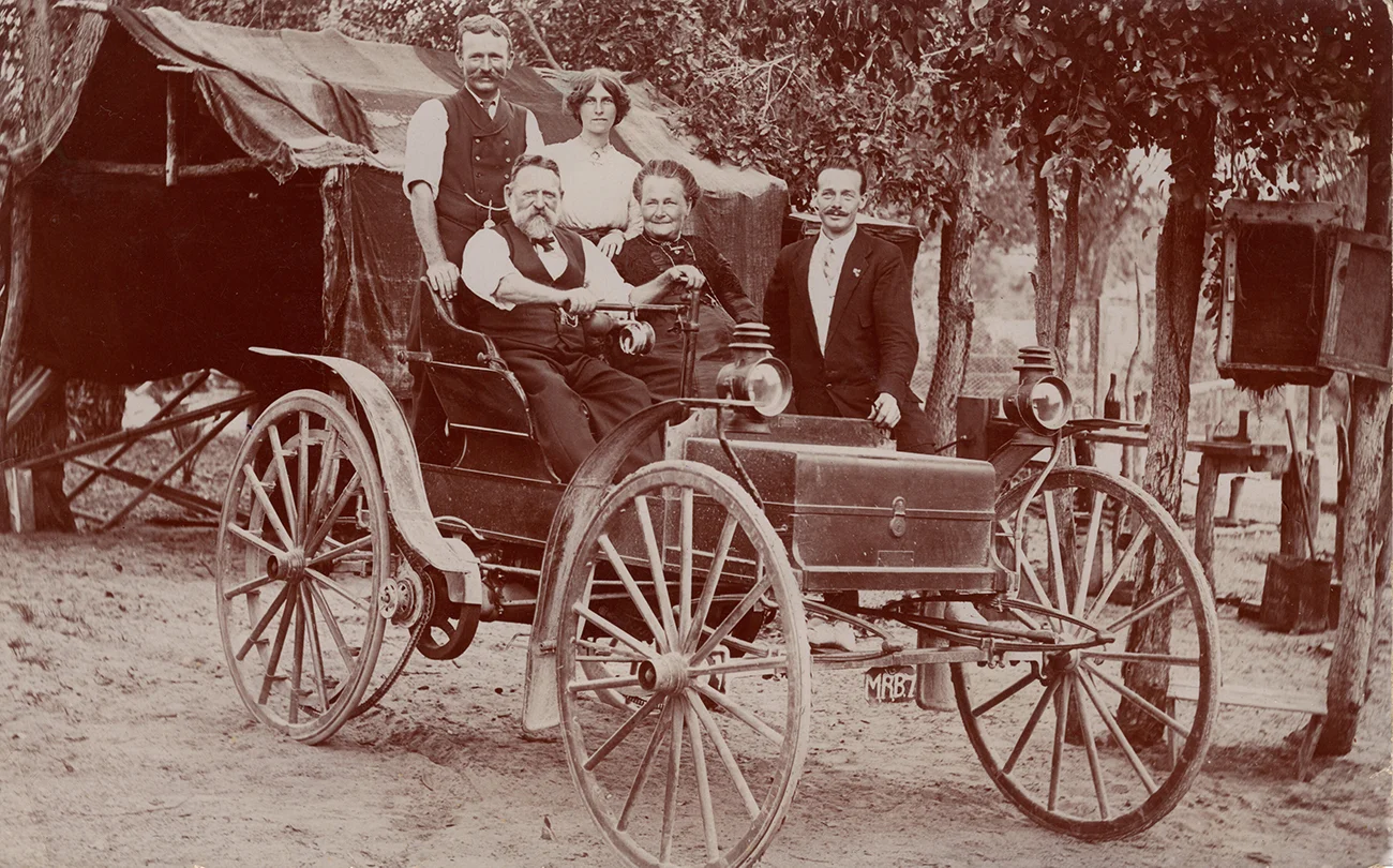 Miller Bakehouse Museum, Palmyra, Theodore (Fader) Miller of McKimmie St, Palmyra, c1914.jpg