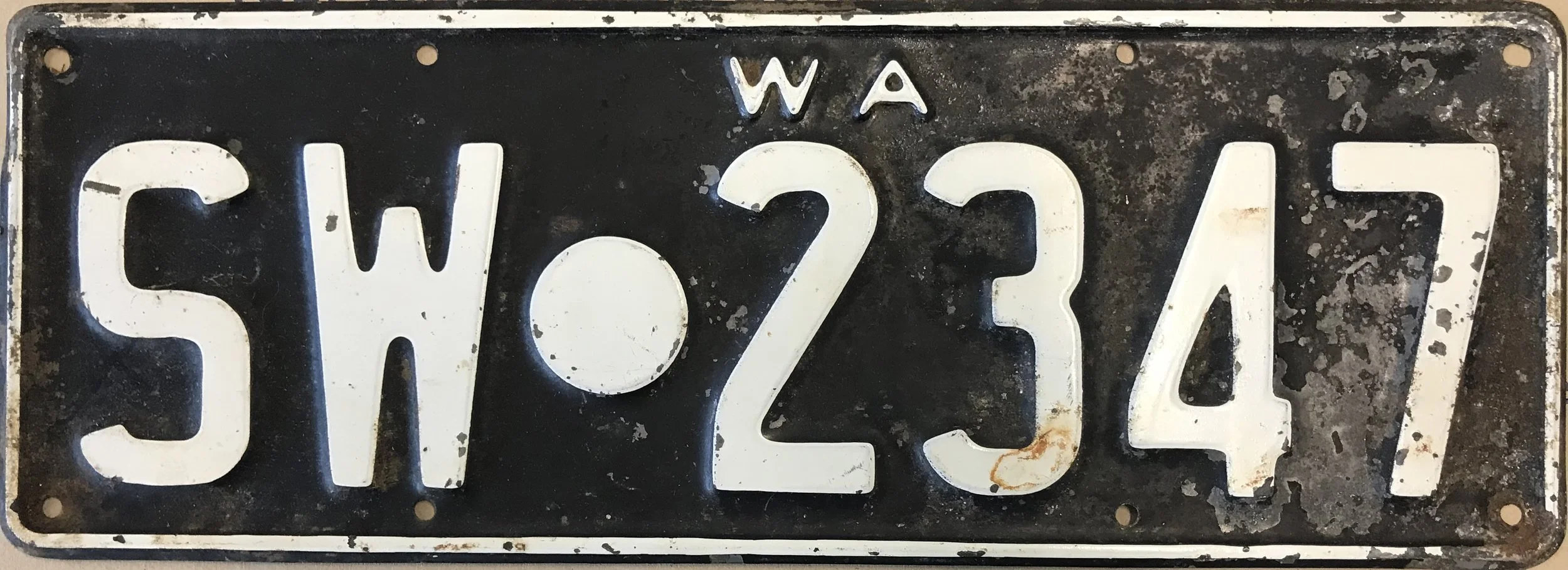 1930s Swan Roads Board licence plate SW 2347, courtesy RAC Archives.