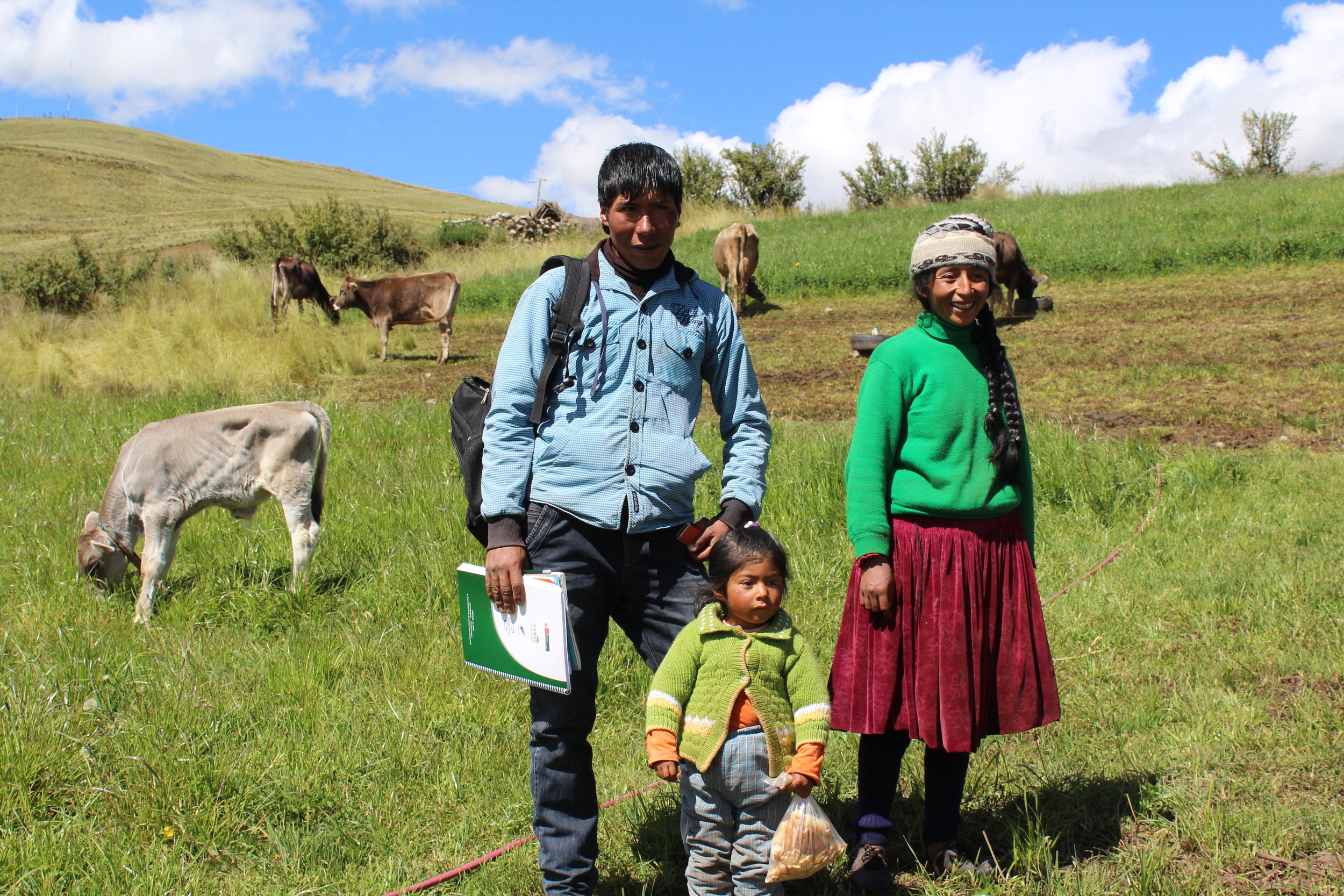 Wilfredo Conde and family (Layo, Cusco), a farmer who improved milk output by 40% in 3.5 weeks applying good management dairy farming practices (‘harvesting first the low hanging fruits’).