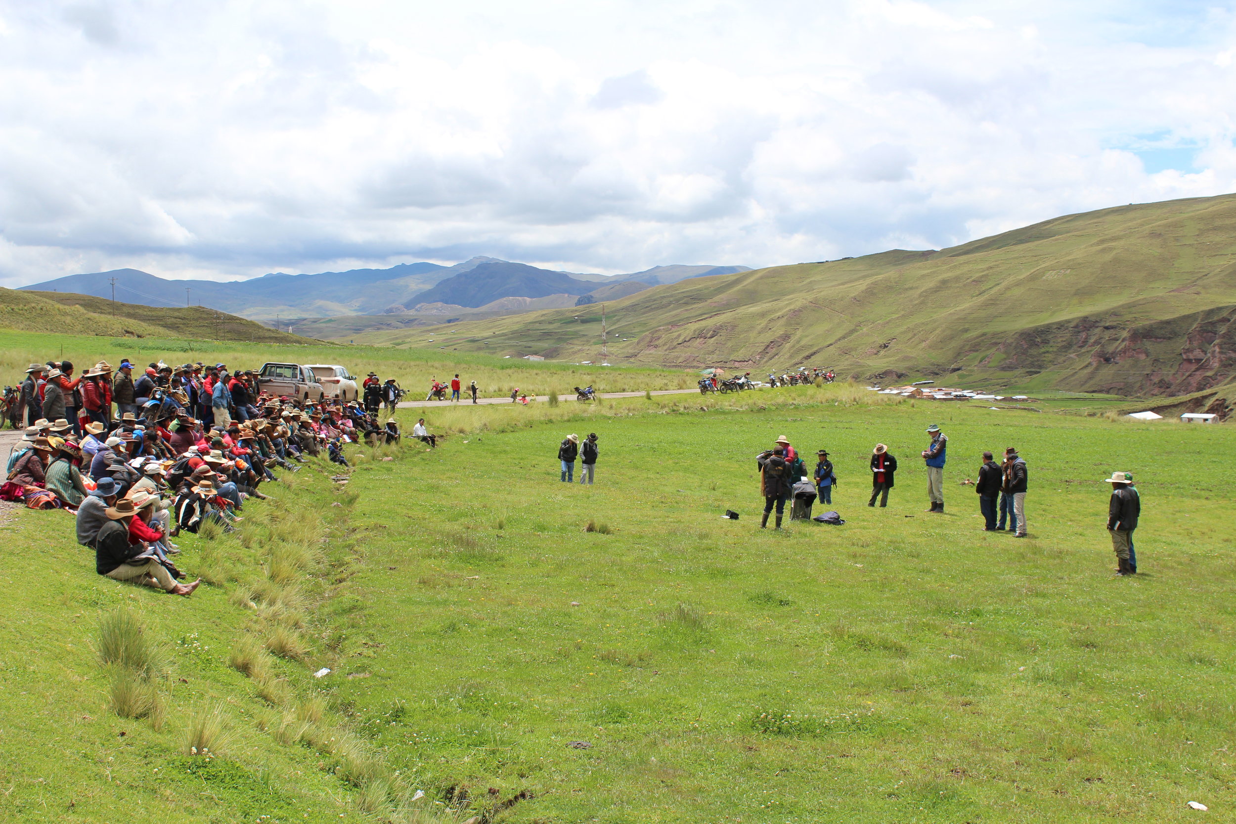 Phil Rolston explaining the importance of a good forage feed base for dairying, Checca, Cusco