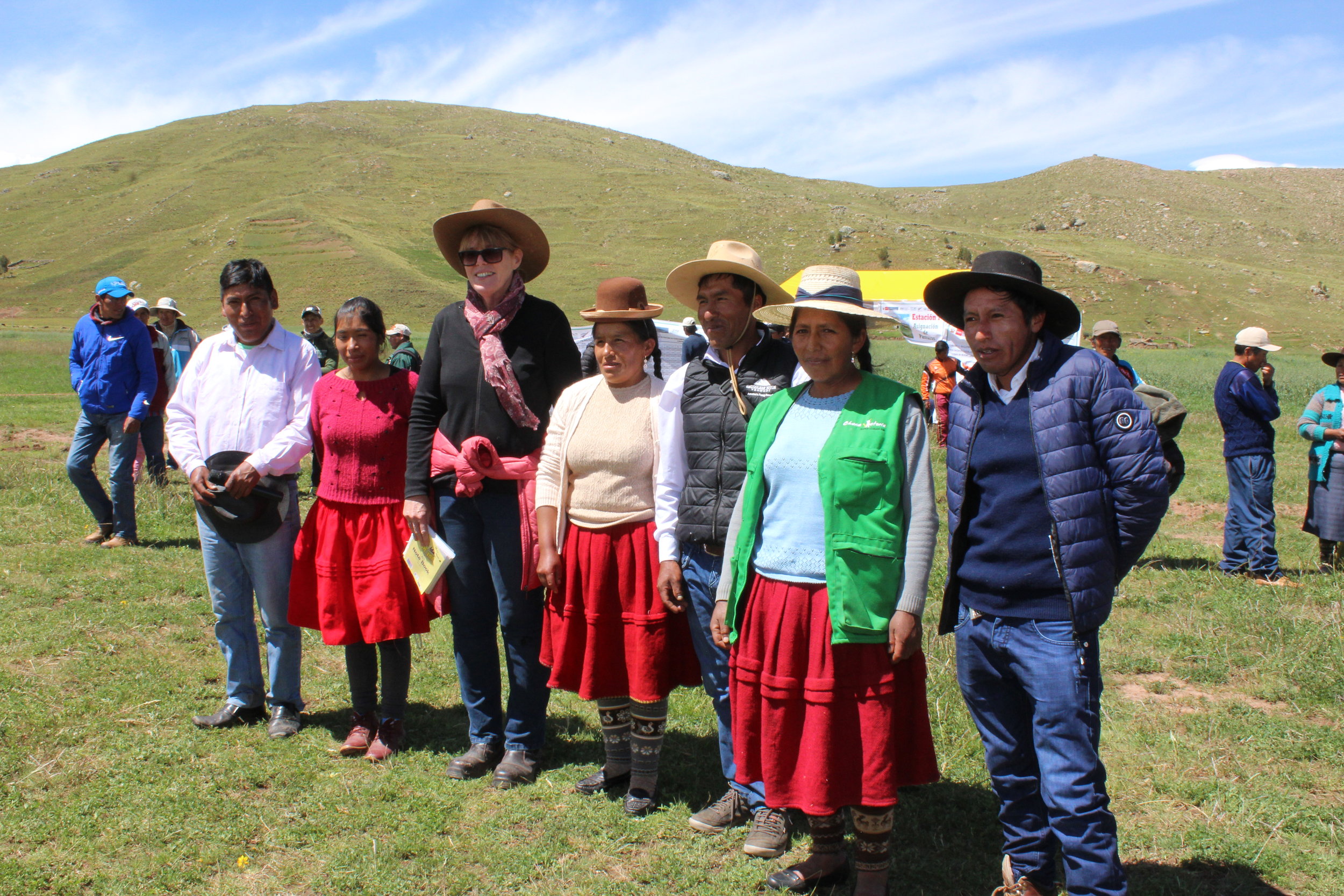 Miranda Hunter (Consultant, Dairy Husbandry) with Pilot farmers in Tirapata, Puno