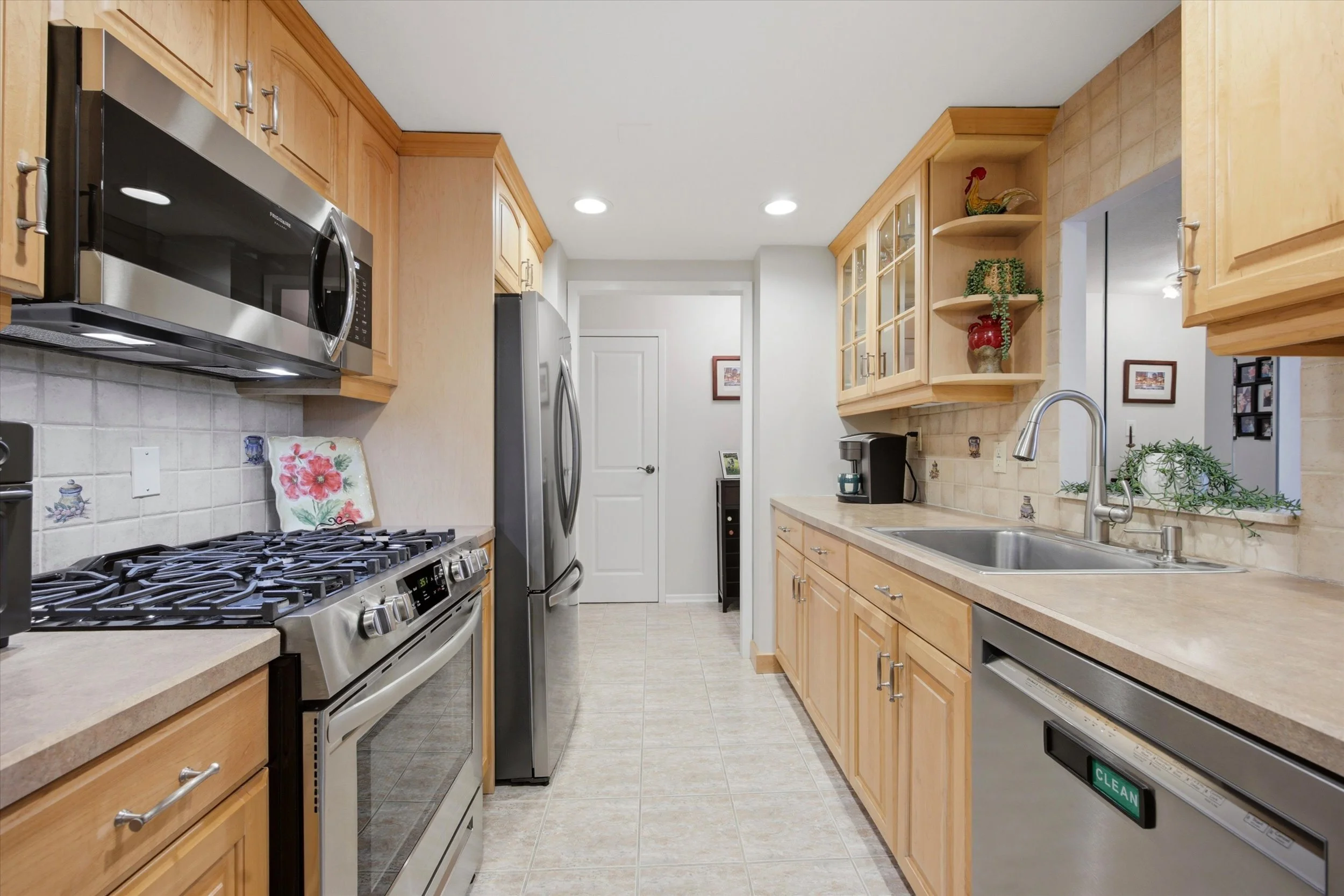 06-100 West Ave_06.jpg