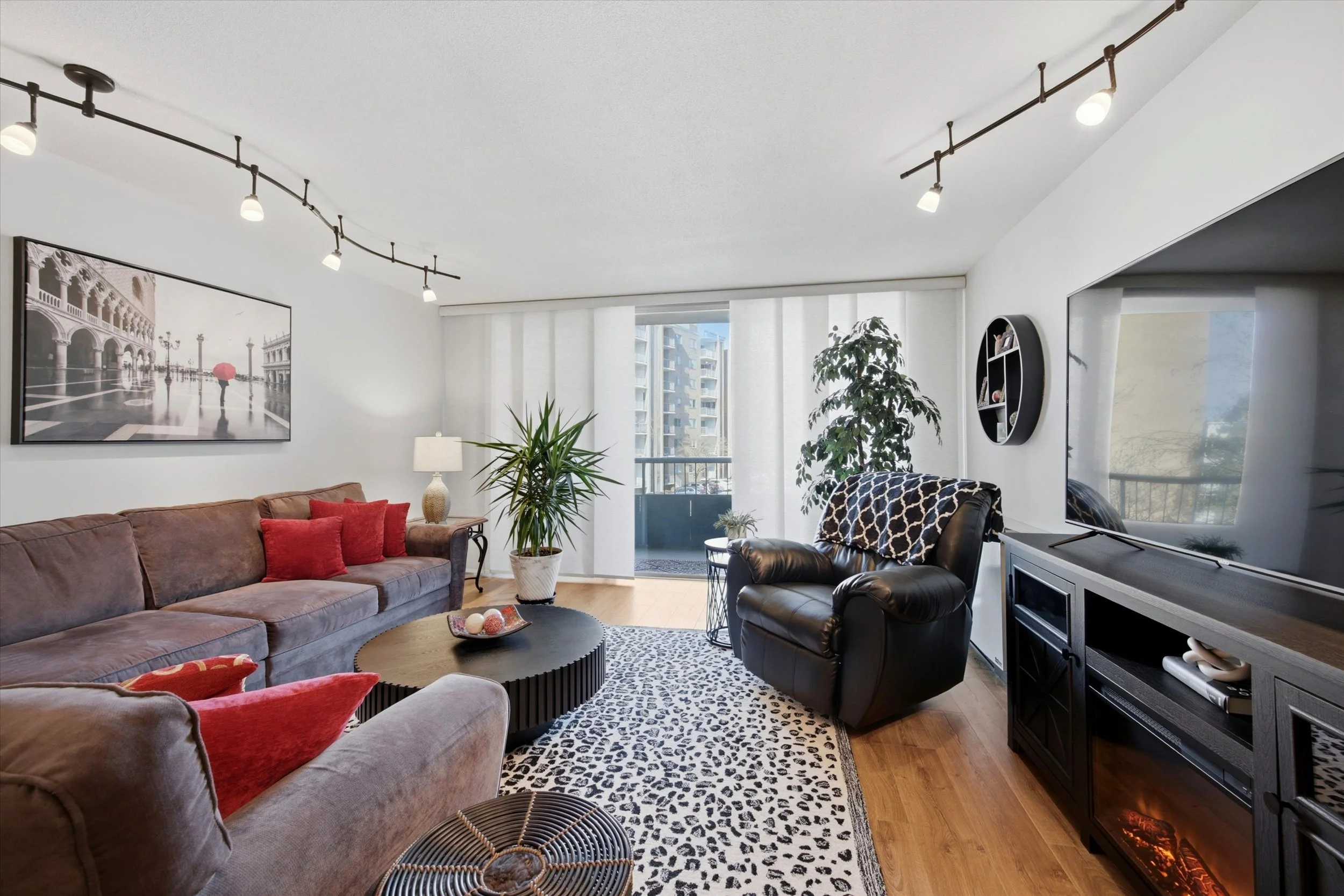 03-100 West Ave_03.jpg