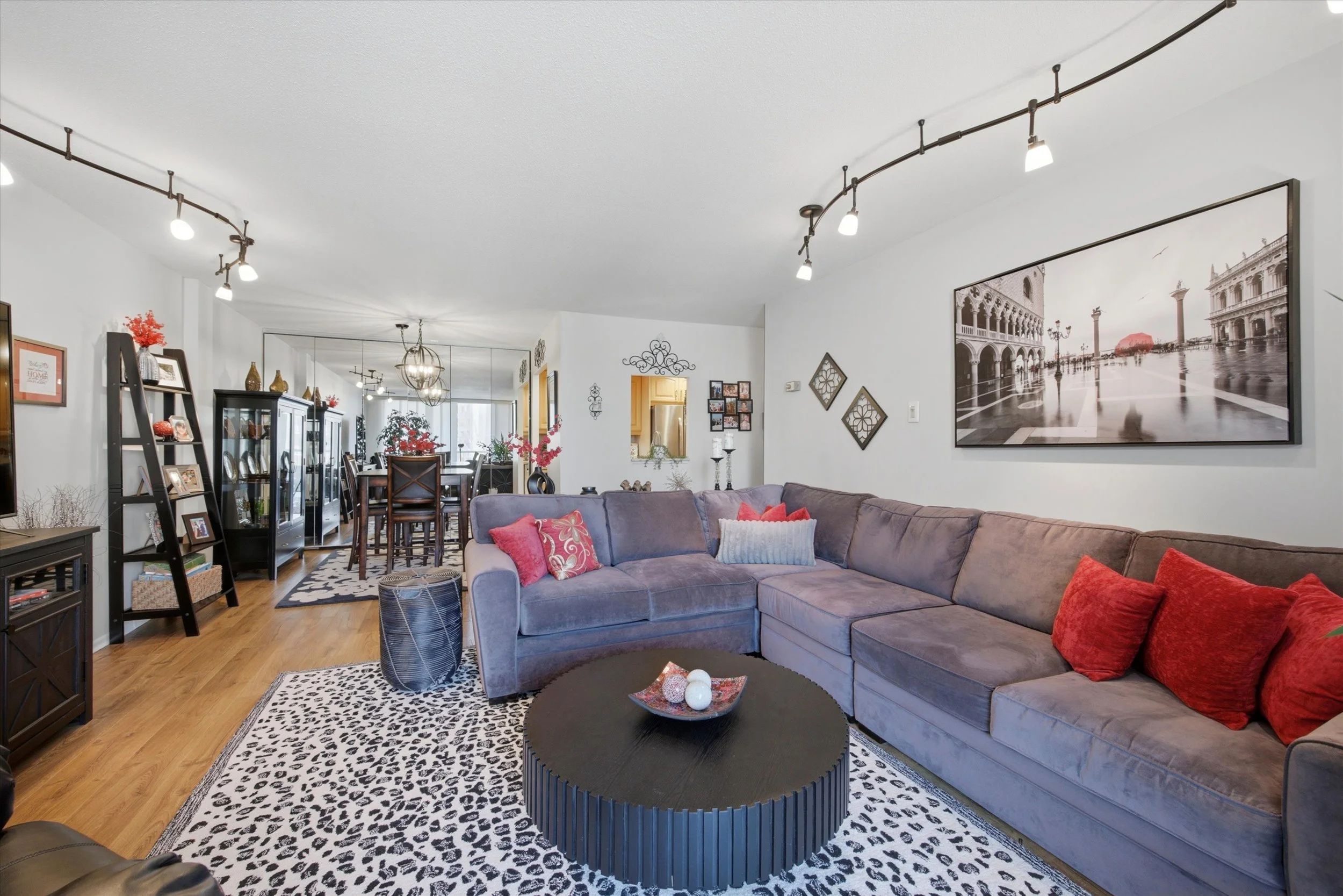 04-100 West Ave_04.jpg