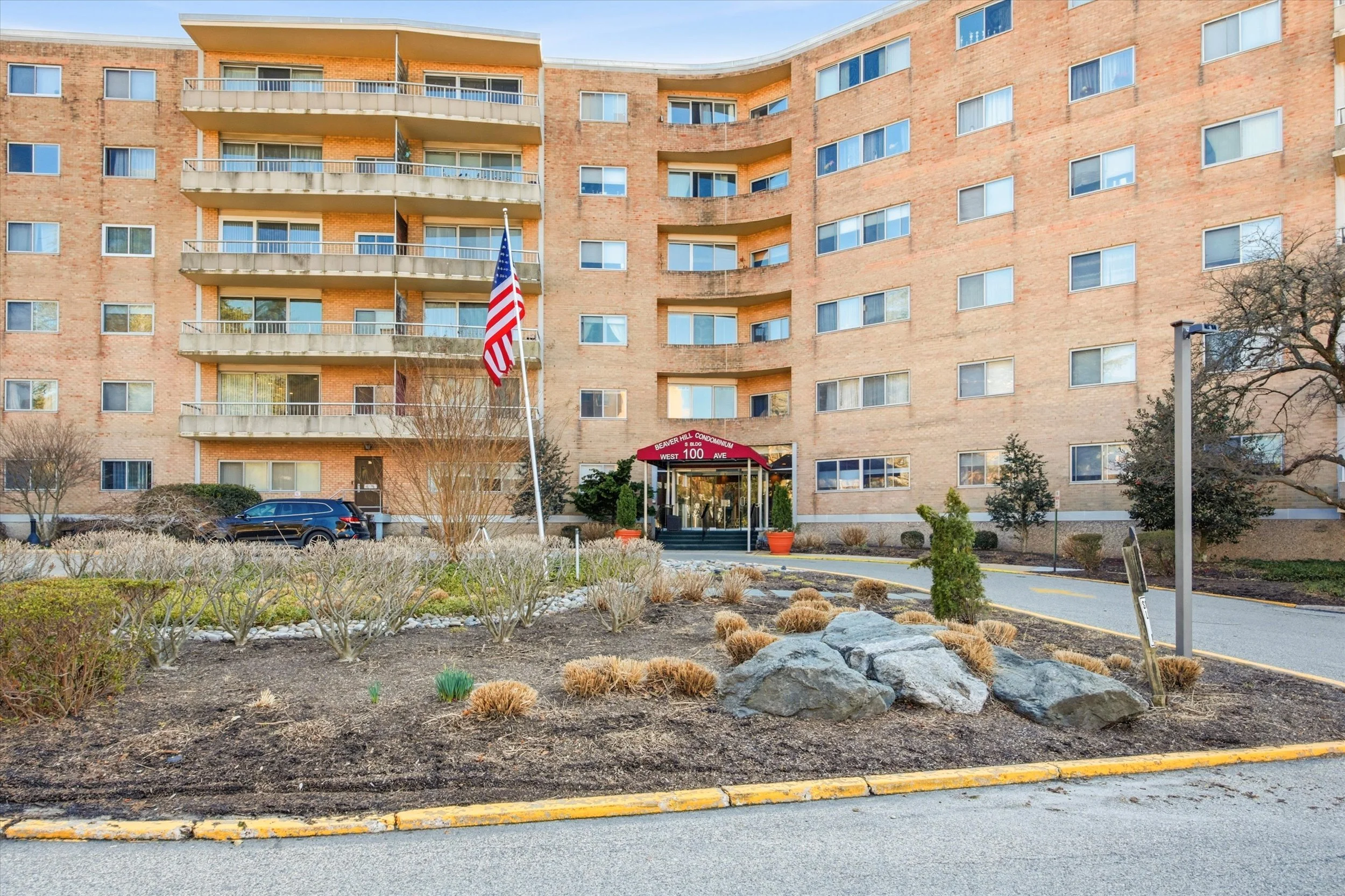 01-100 West Ave_01.jpg