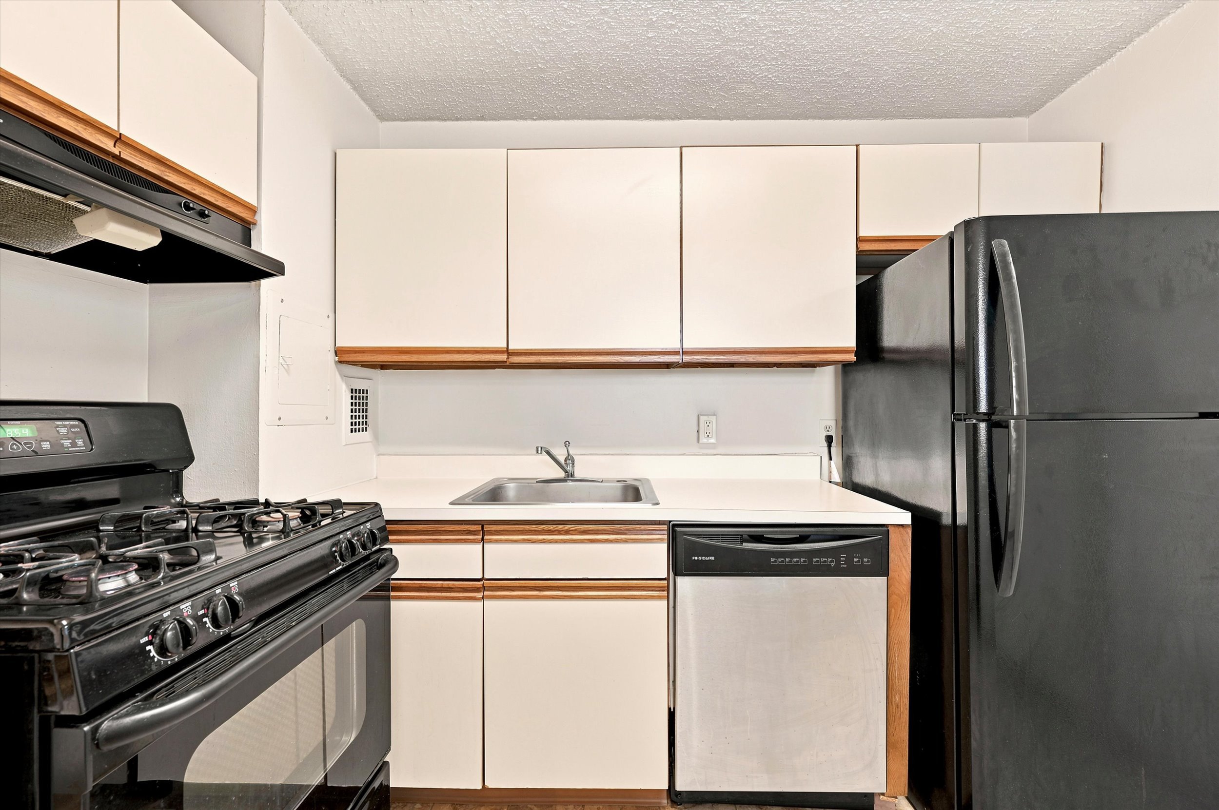 12-1030ELancasterAveUnit 614_12_1.jpg