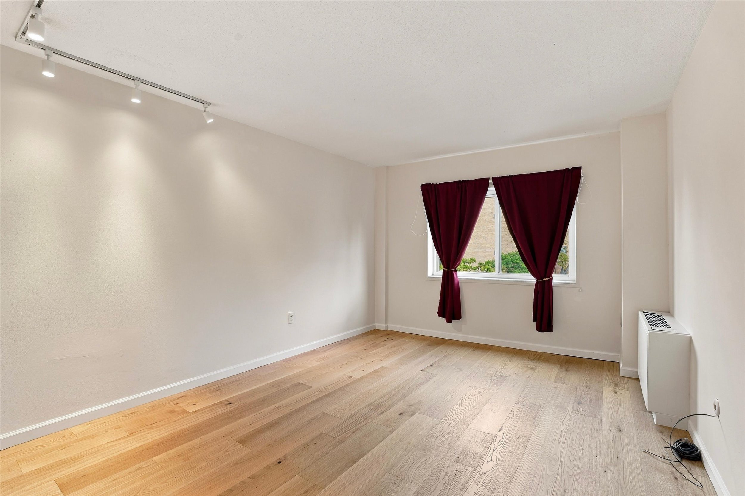 08-100 West Ave_08.jpg